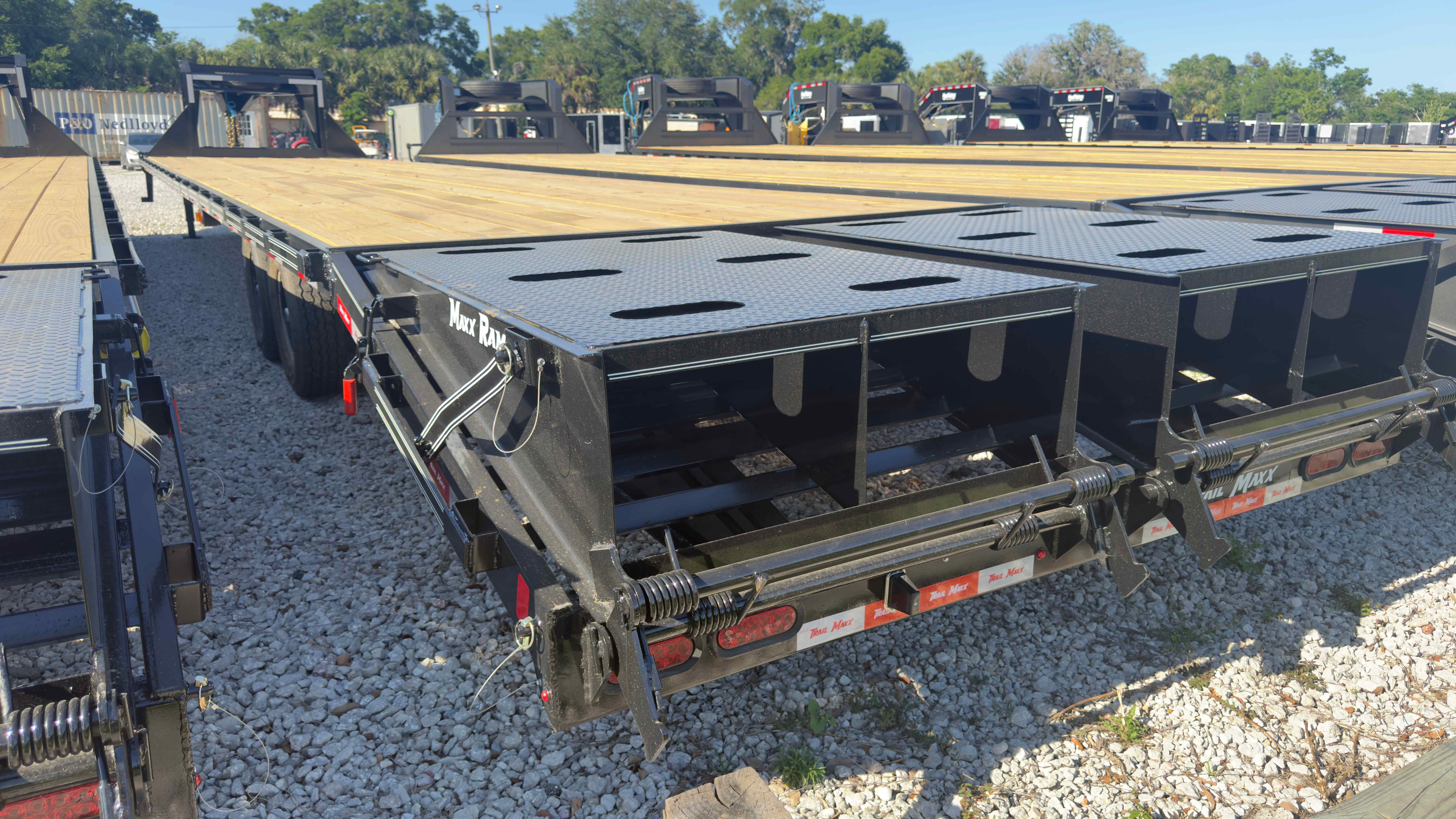 New 8.5×40 TRAILMAXX Flatbed Trailer