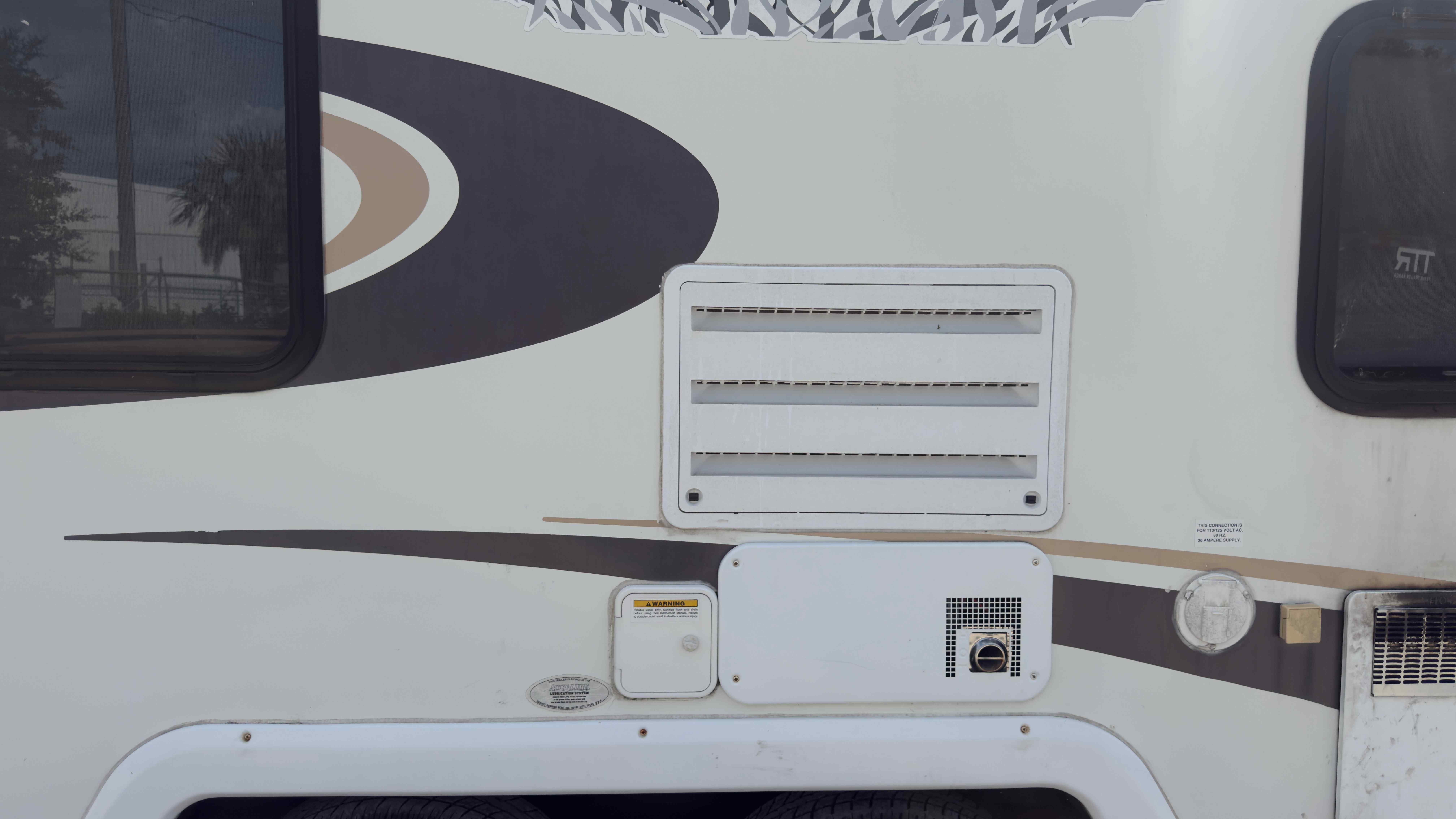 Used 8.5×24 PRWU Enclosed Trailer
