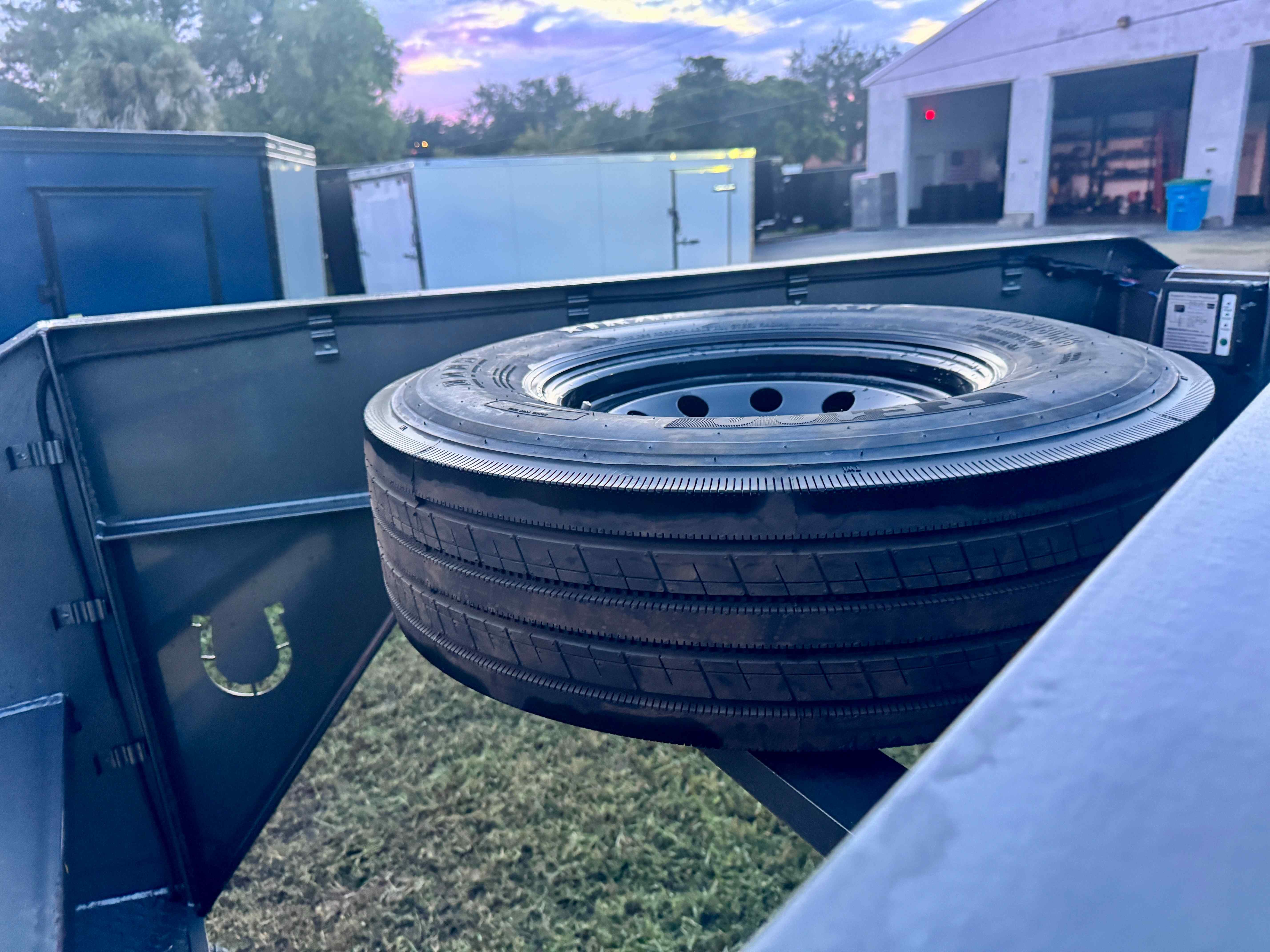 New 8.5×40 TRIPLE R Flatbed Trailer