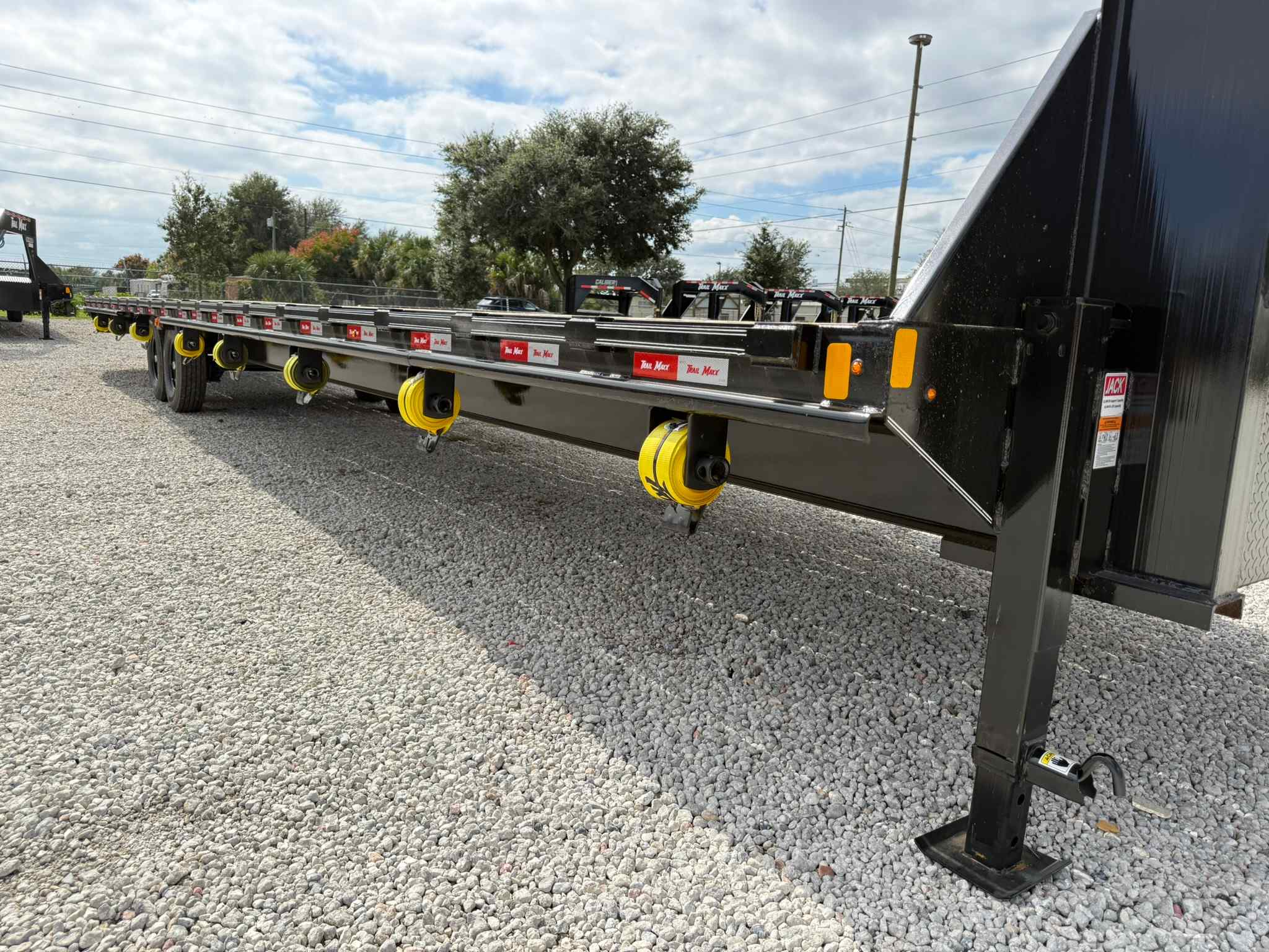 New 8.5×40 TRAILMAXX Flatbed Trailer