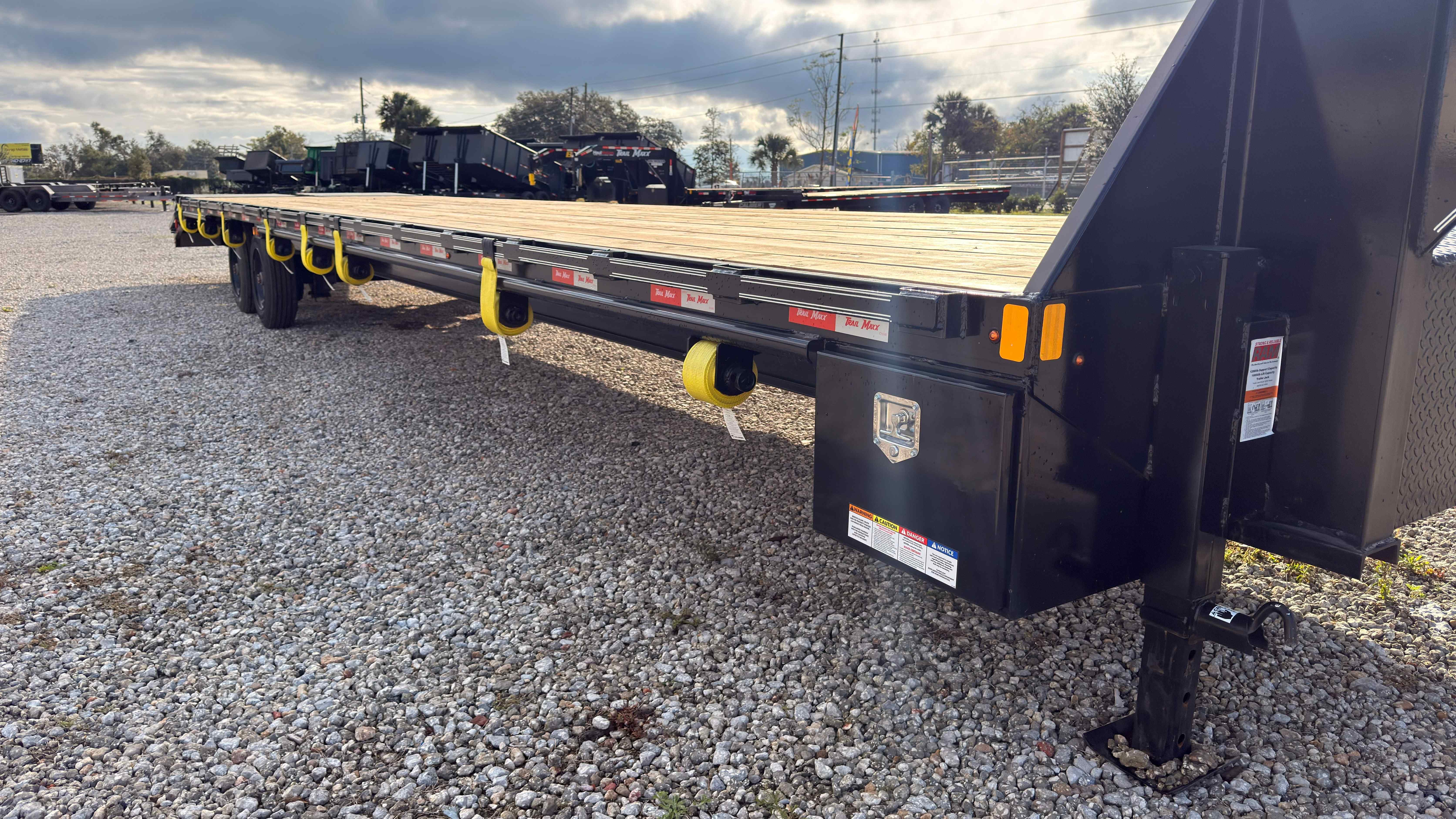 New 8.5×40 TRAILMAXX Flatbed Trailer