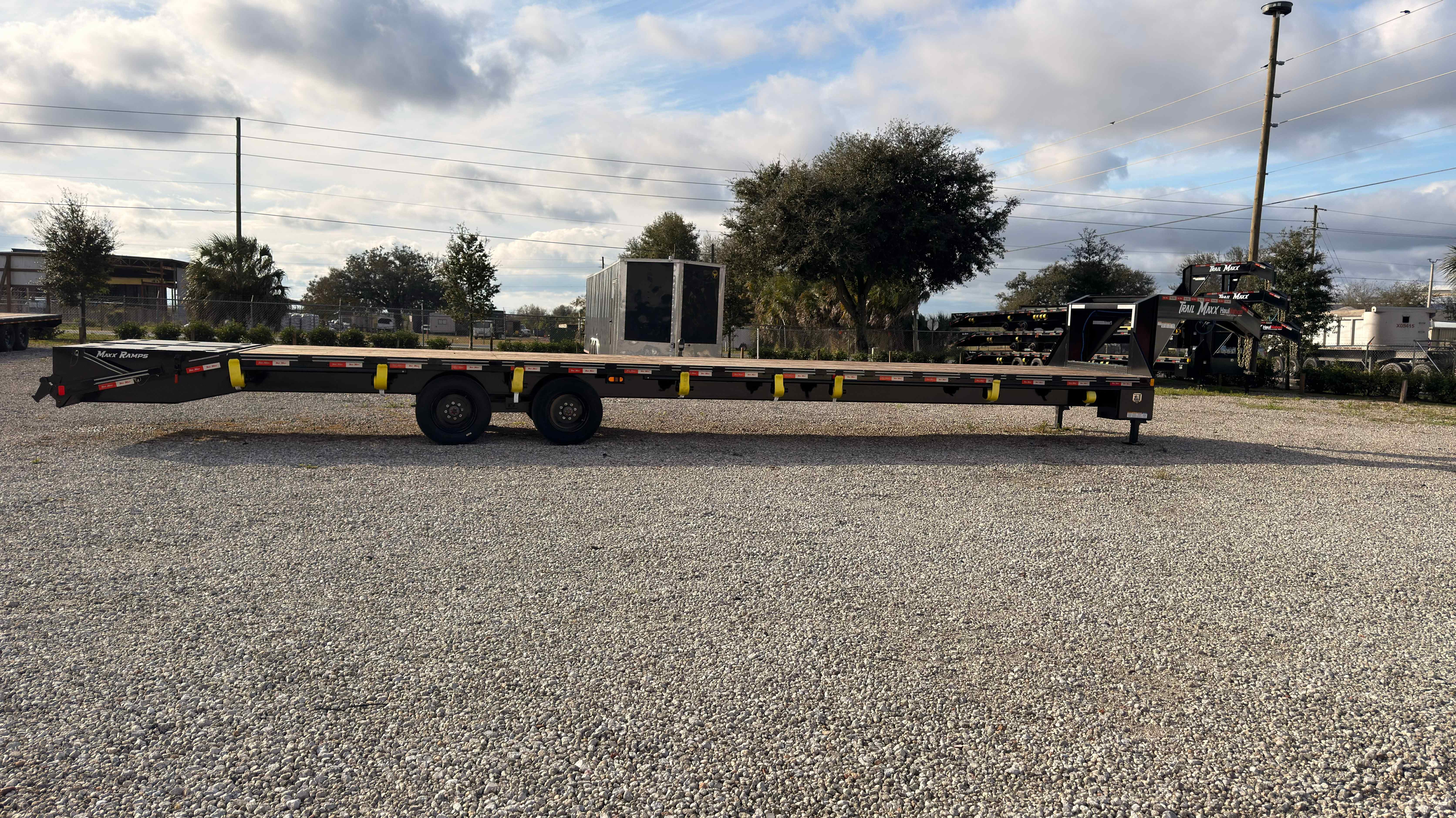 New 8.5×40 TRAILMAXX Flatbed Trailer