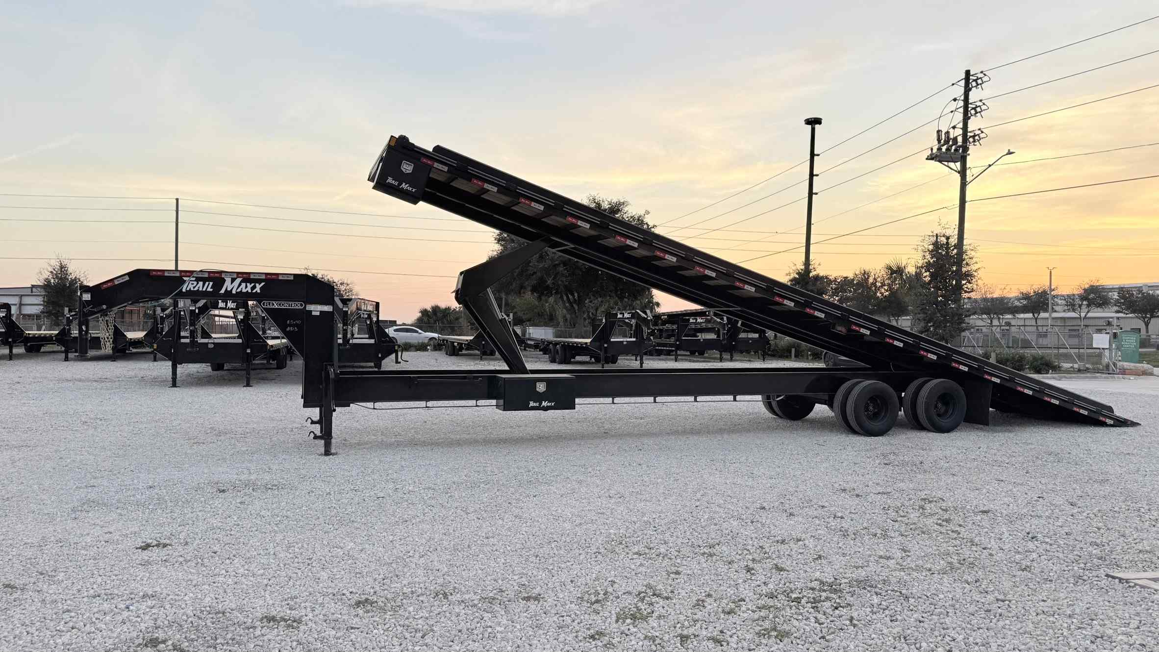 New 8.5X40 TRAILMAXX Tilt Trailer
