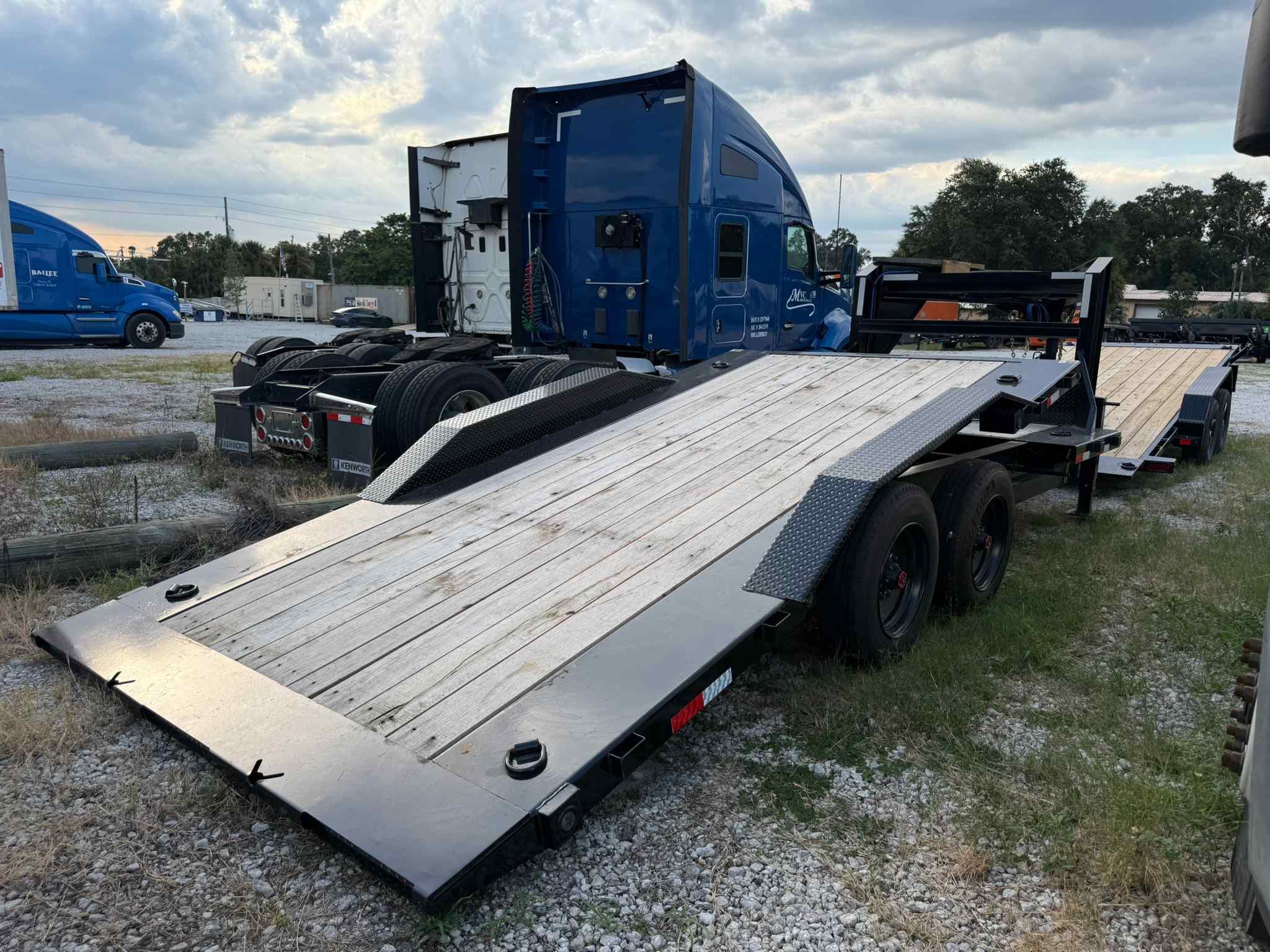 New 8.5×20 LOAD TRAIL Tilt Trailer