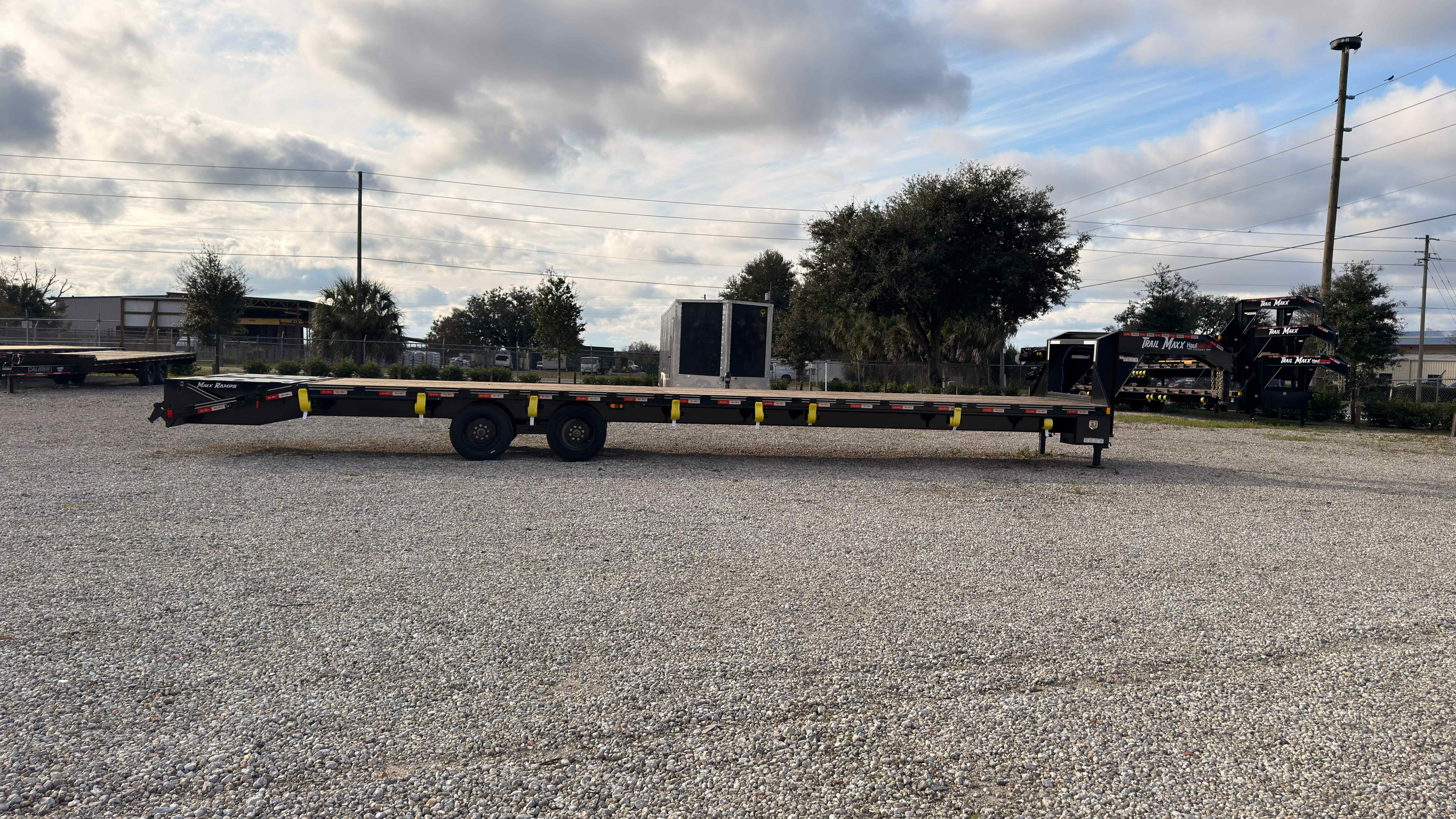 New 8.5×40 TRAILMAXX Flatbed Trailer