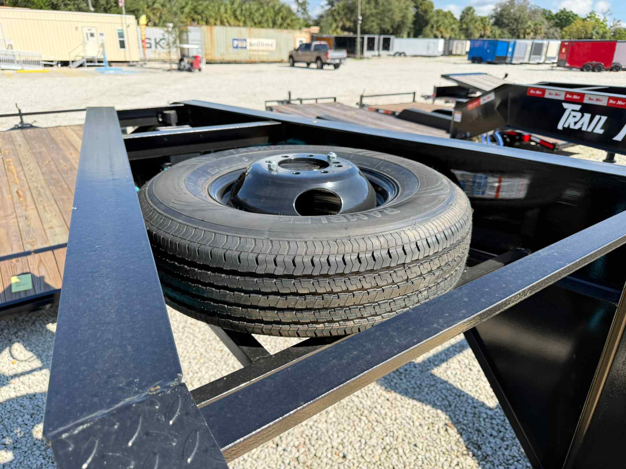 New 8.5×40 TRAILMAXX Flatbed Trailer