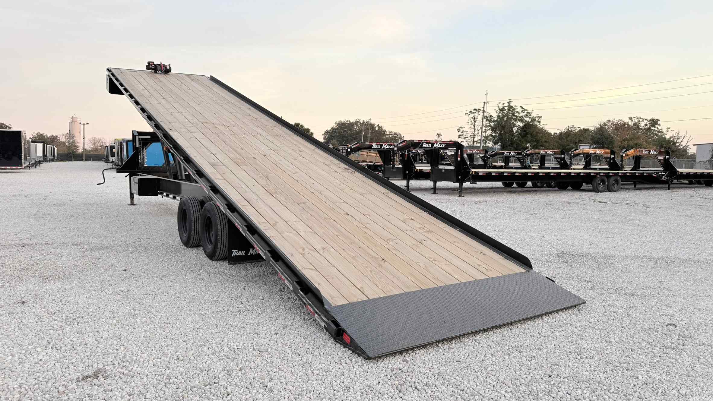 New 8.5X40 TRAILMAXX Tilt Trailer