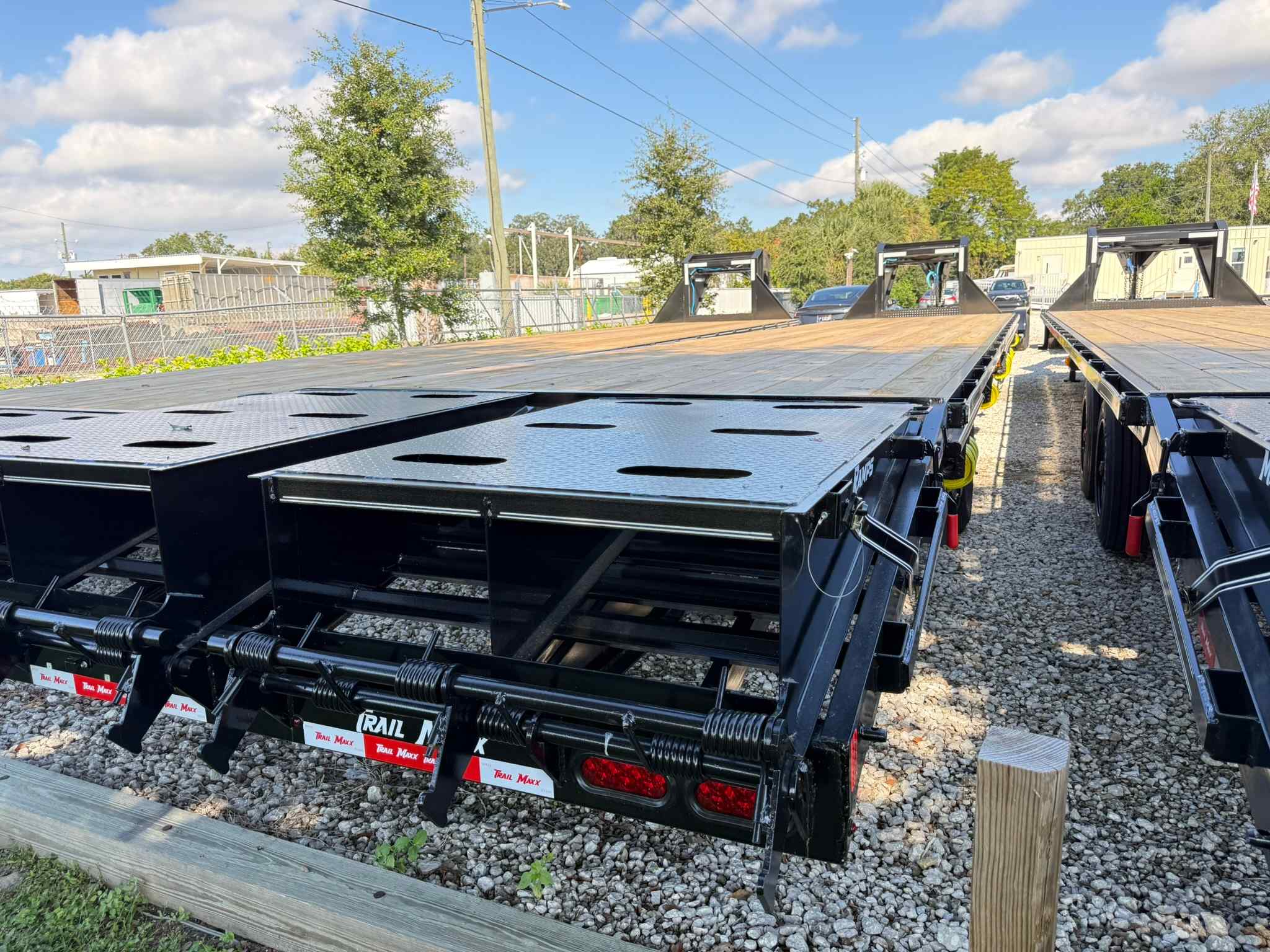 New 8.5×40 TRAILMAXX Flatbed Trailer