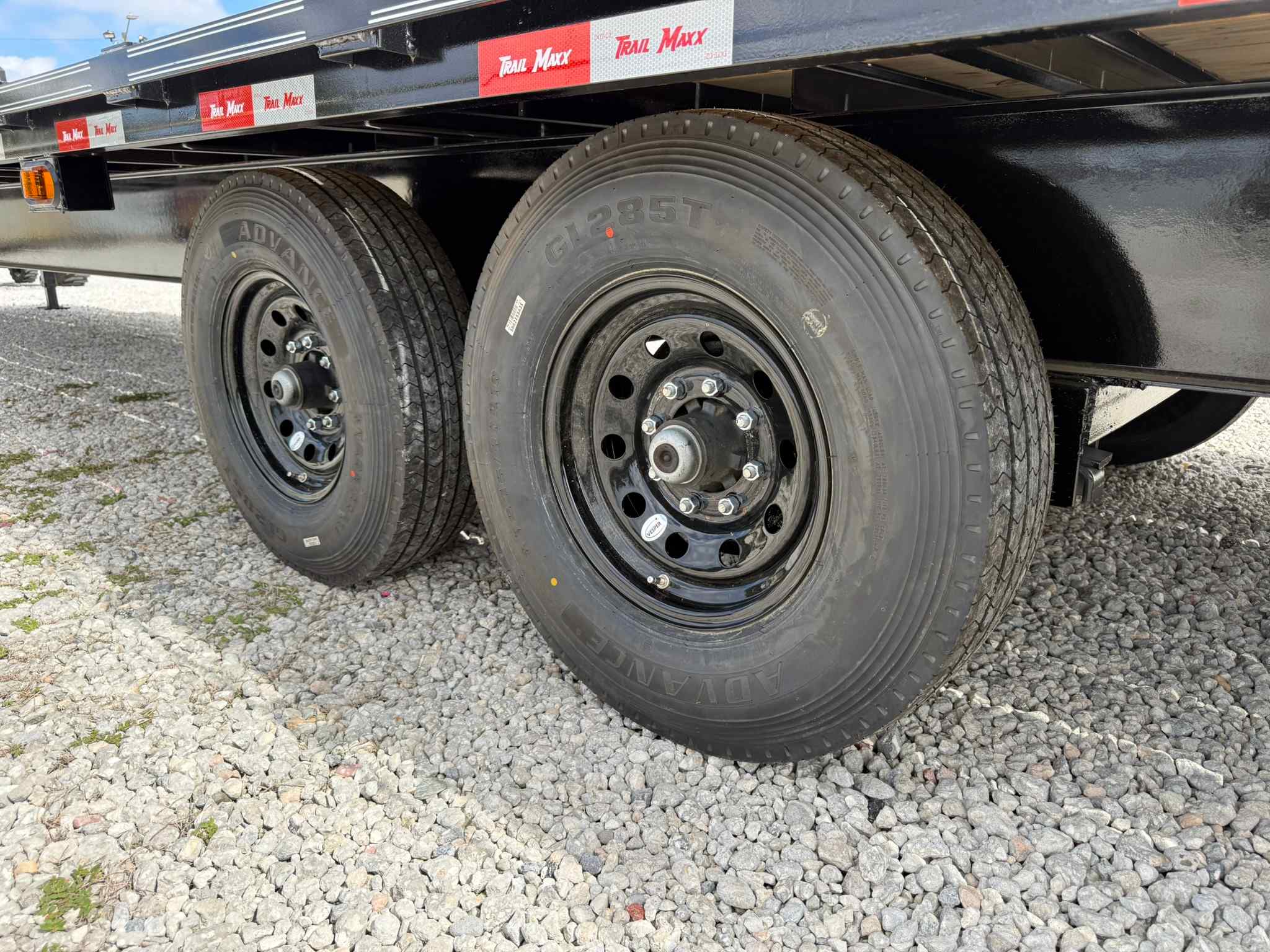 New 8.5×40 TRAILMAXX Flatbed Trailer