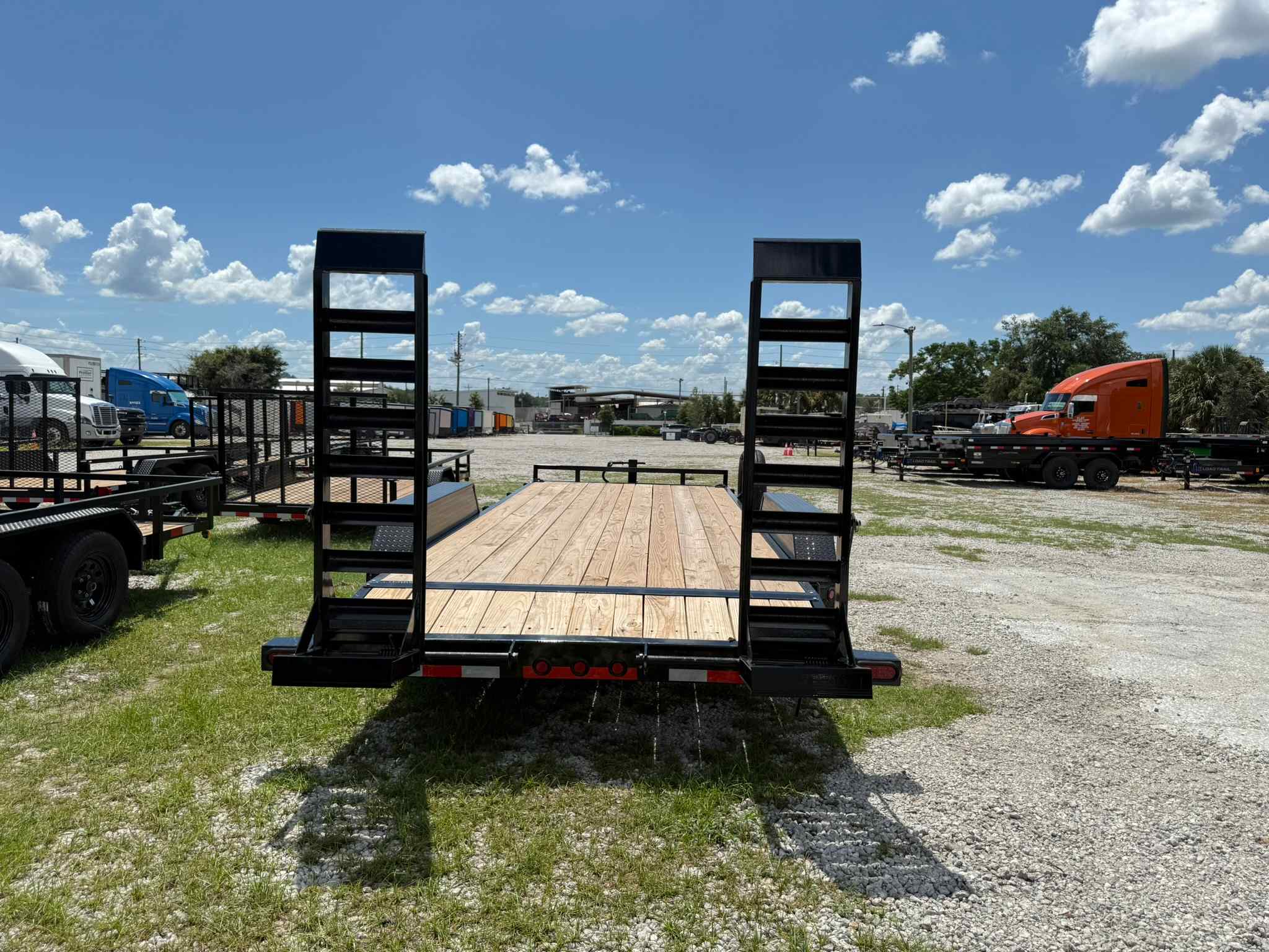 New 7×20 LOAD TRAIL Equipment Trailer