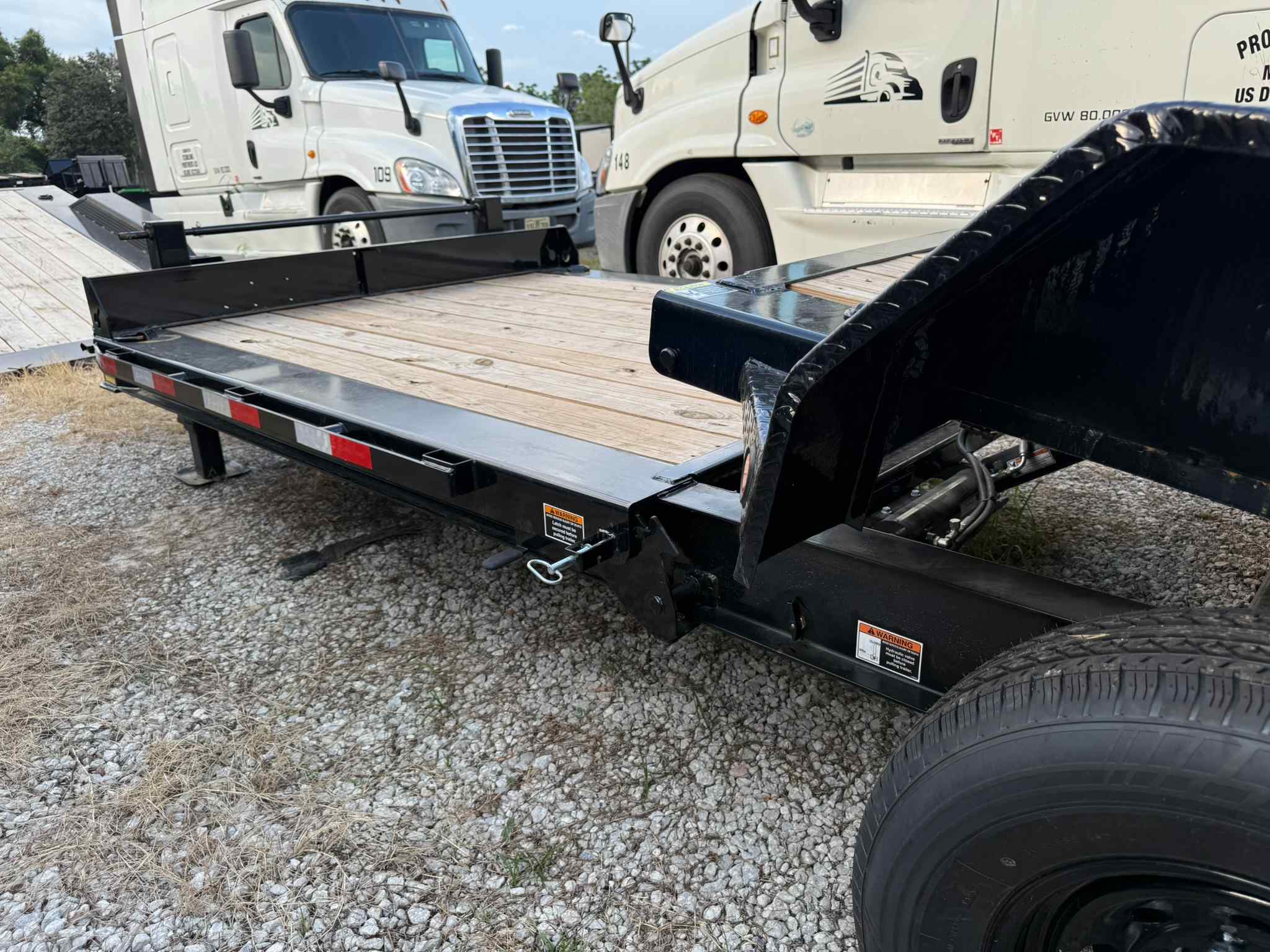New 7×24 LOAD TRAIL Tilt Trailer