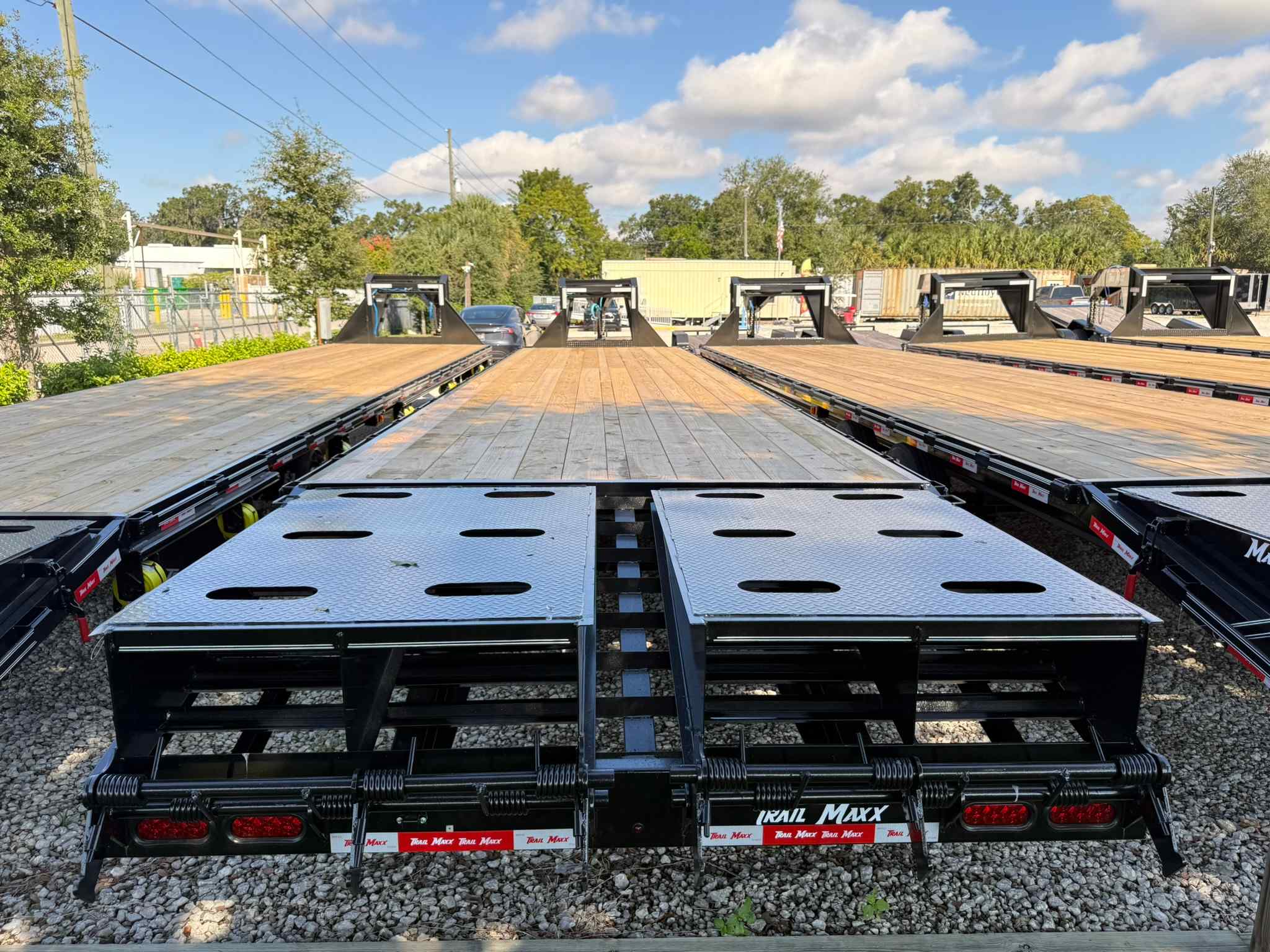 New 8.5×40 TRAILMAXX Flatbed Trailer