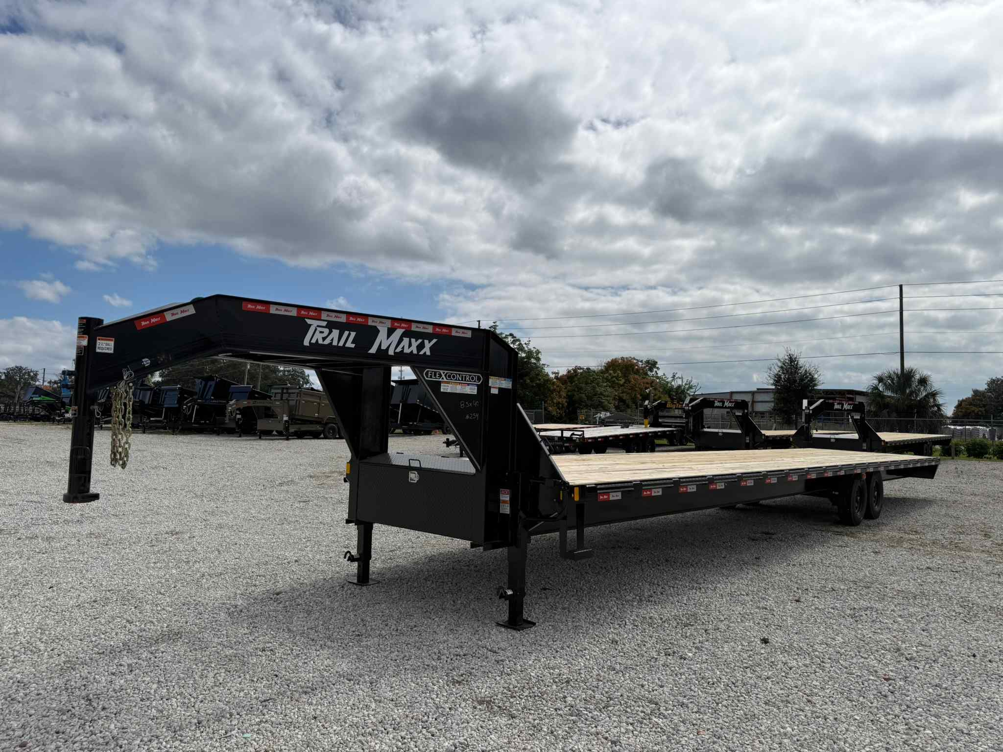 New 8.5×40 TRAILMAXX Flatbed Trailer