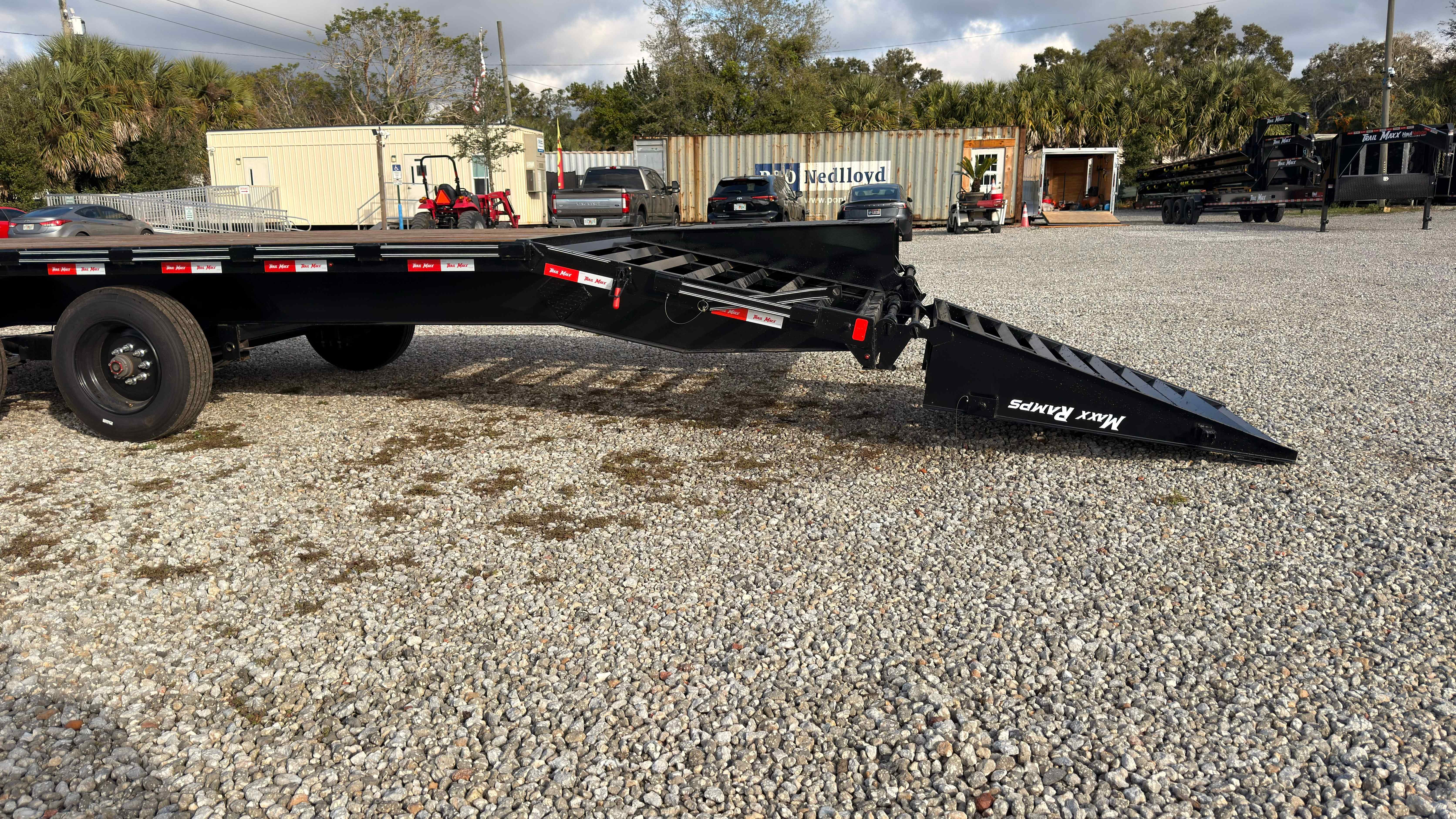 New 8.5×40 TRAILMAXX Flatbed Trailer