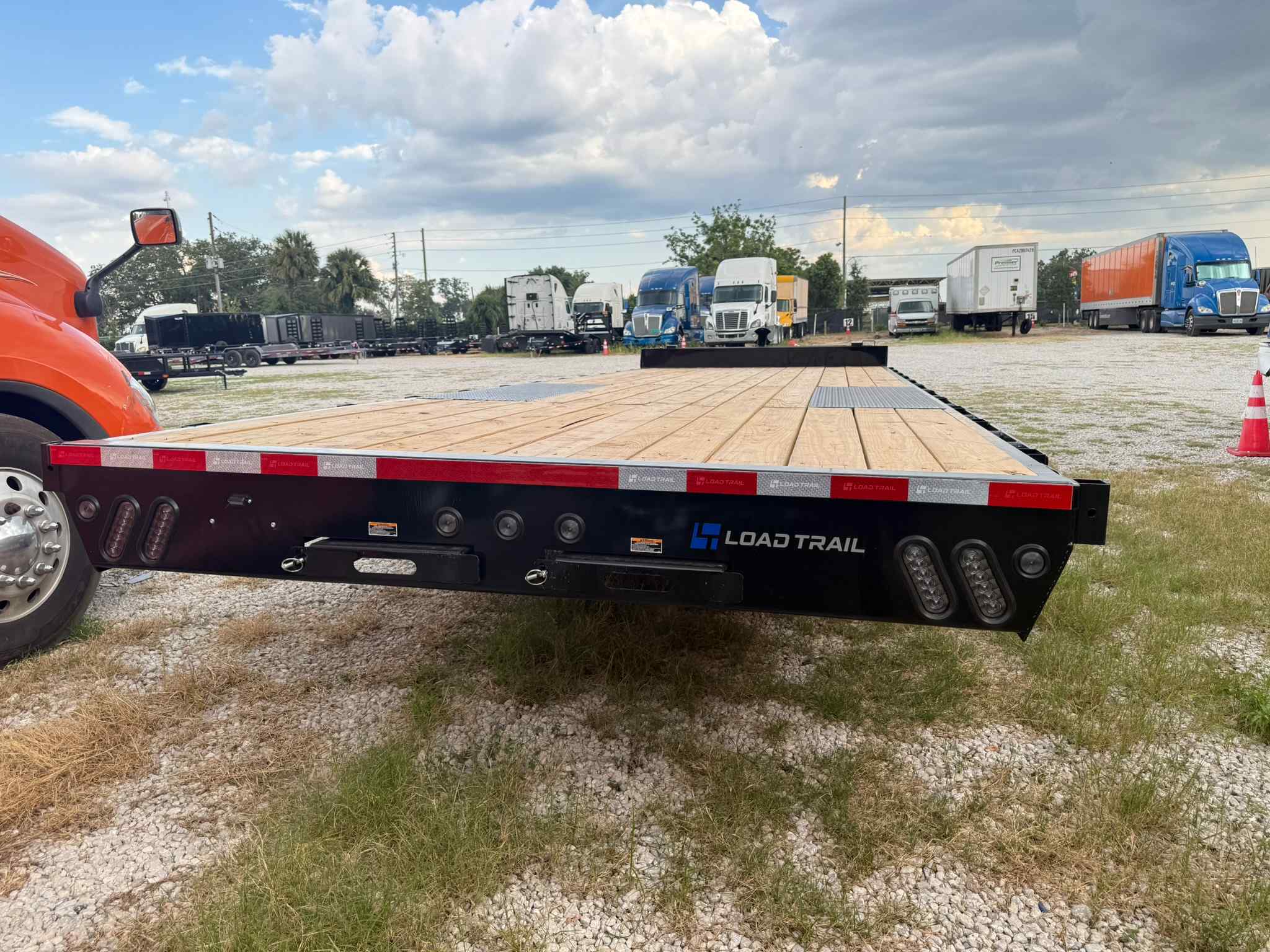 New 8.5×24 LOAD TRAIL Flatbed Trailer