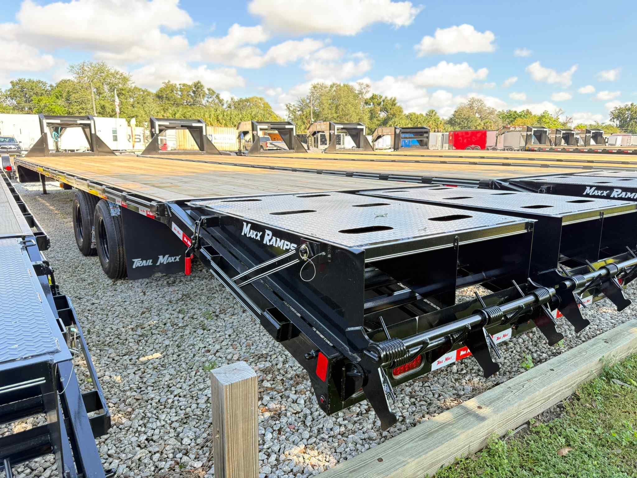 New 8.5×40 TRAILMAXX Flatbed Trailer