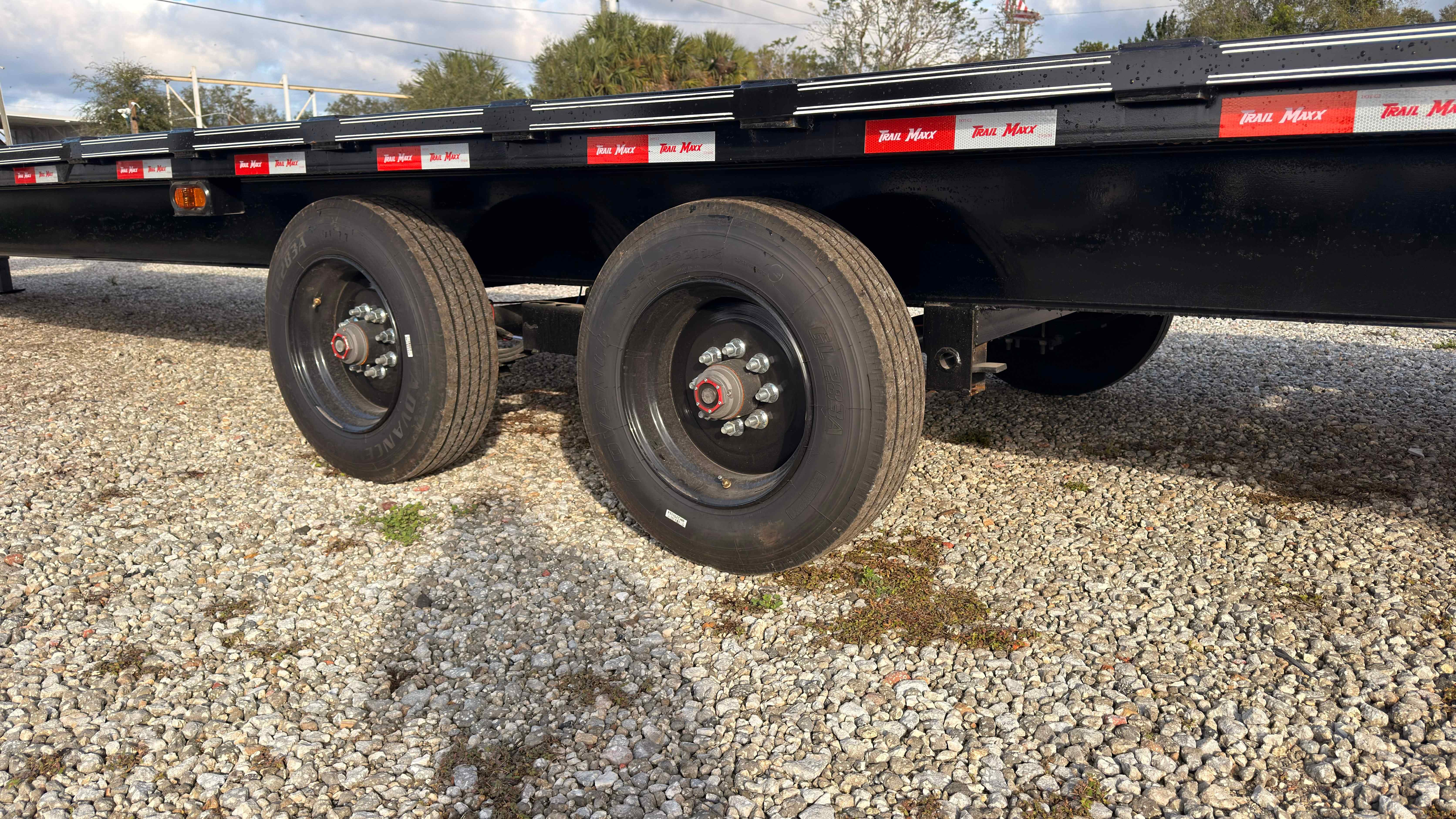 New 8.5×40 TRAILMAXX Flatbed Trailer