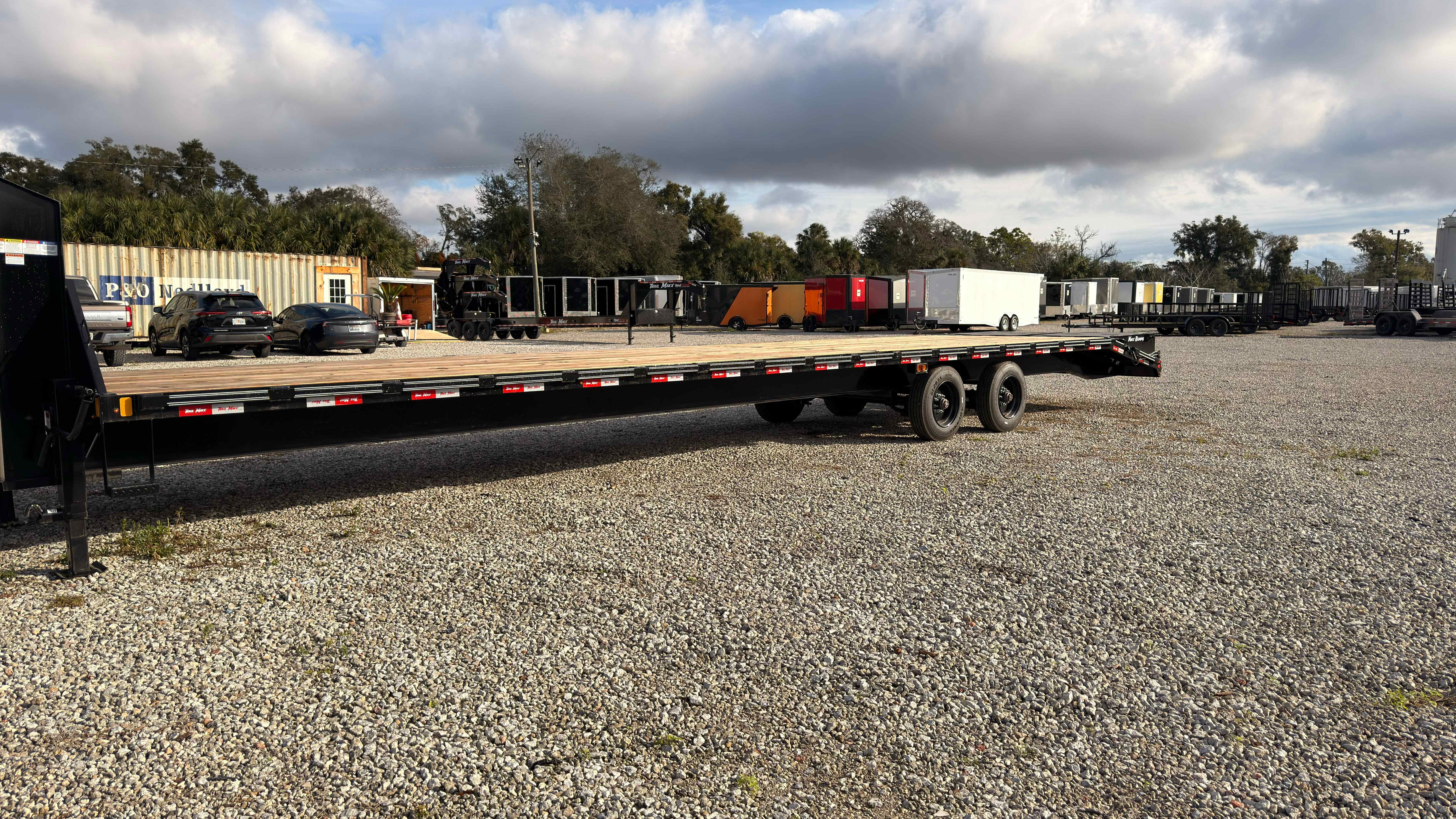 New 8.5×40 TRAILMAXX Flatbed Trailer