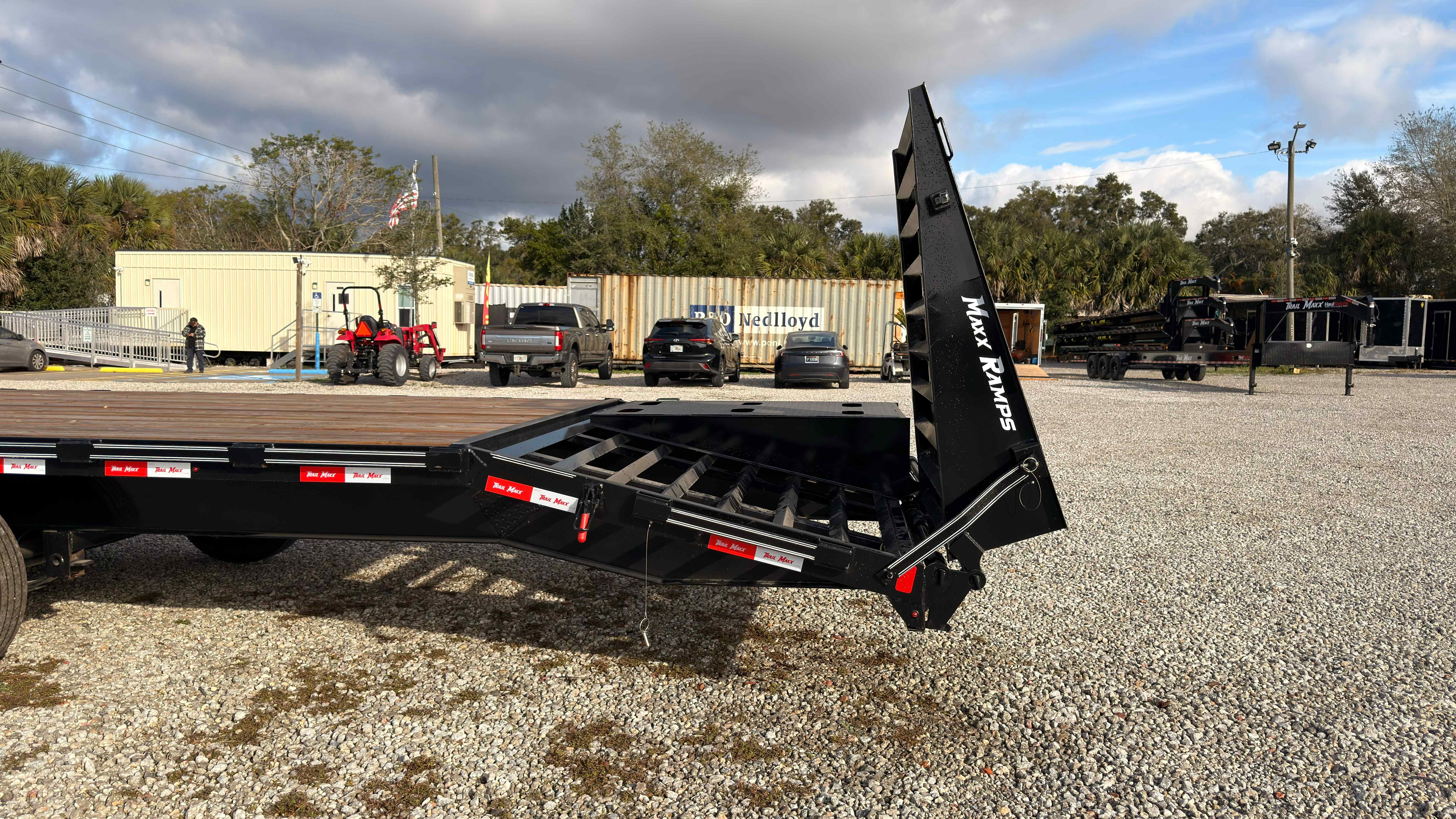 New 8.5×40 TRAILMAXX Flatbed Trailer