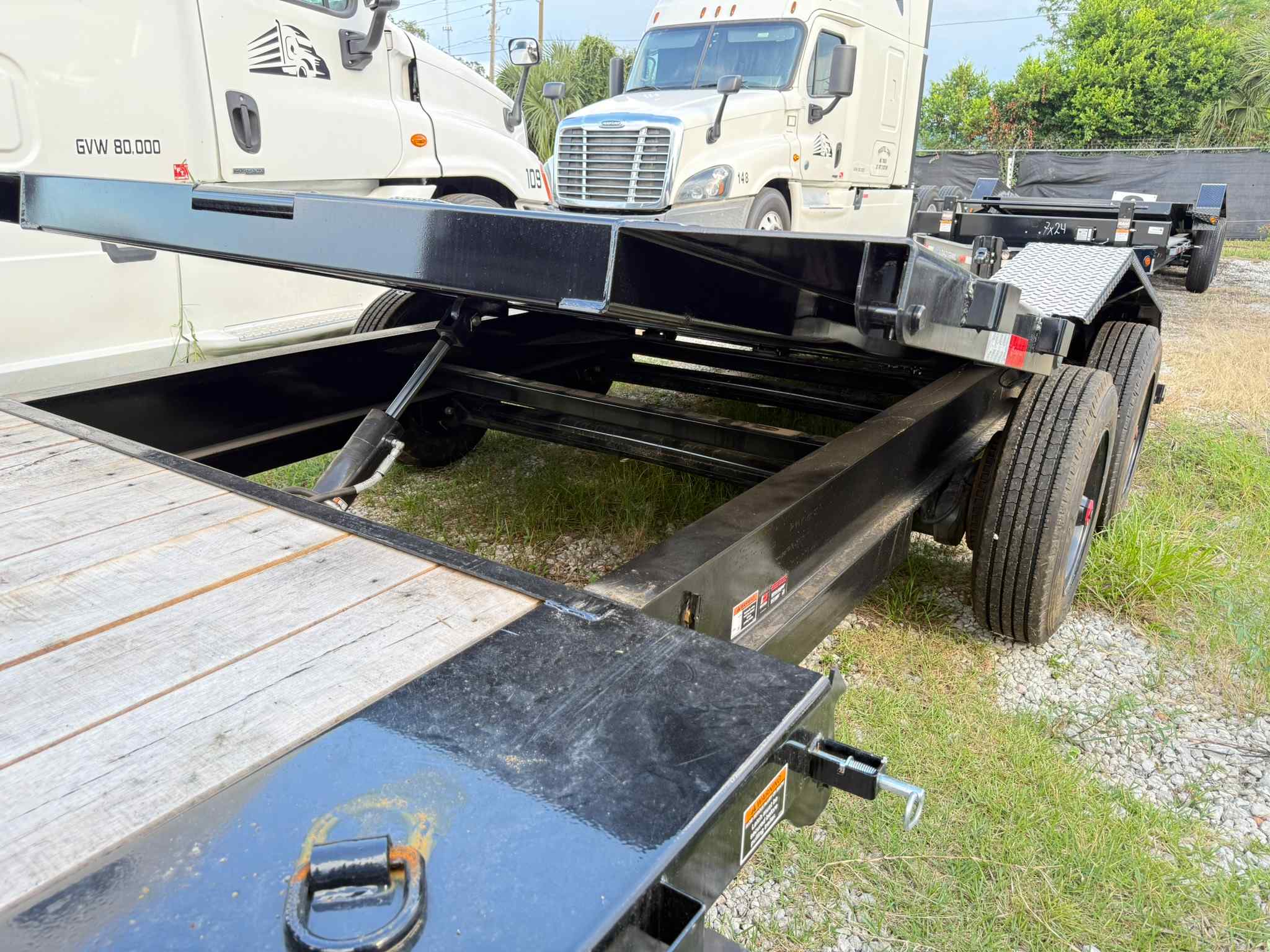 New 8.5×20 LOAD TRAIL Tilt Trailer