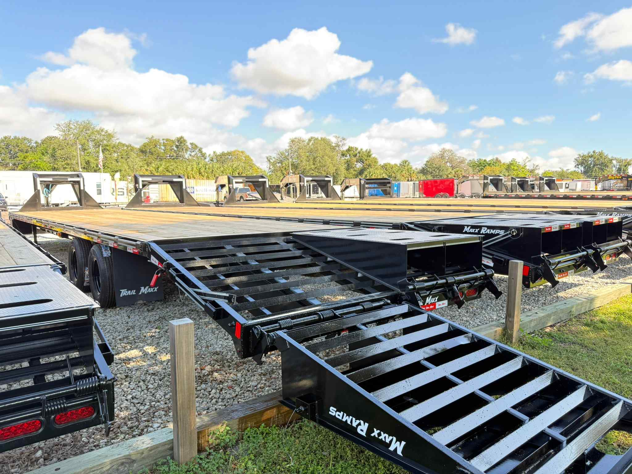 New 8.5×40 TRAILMAXX Flatbed Trailer