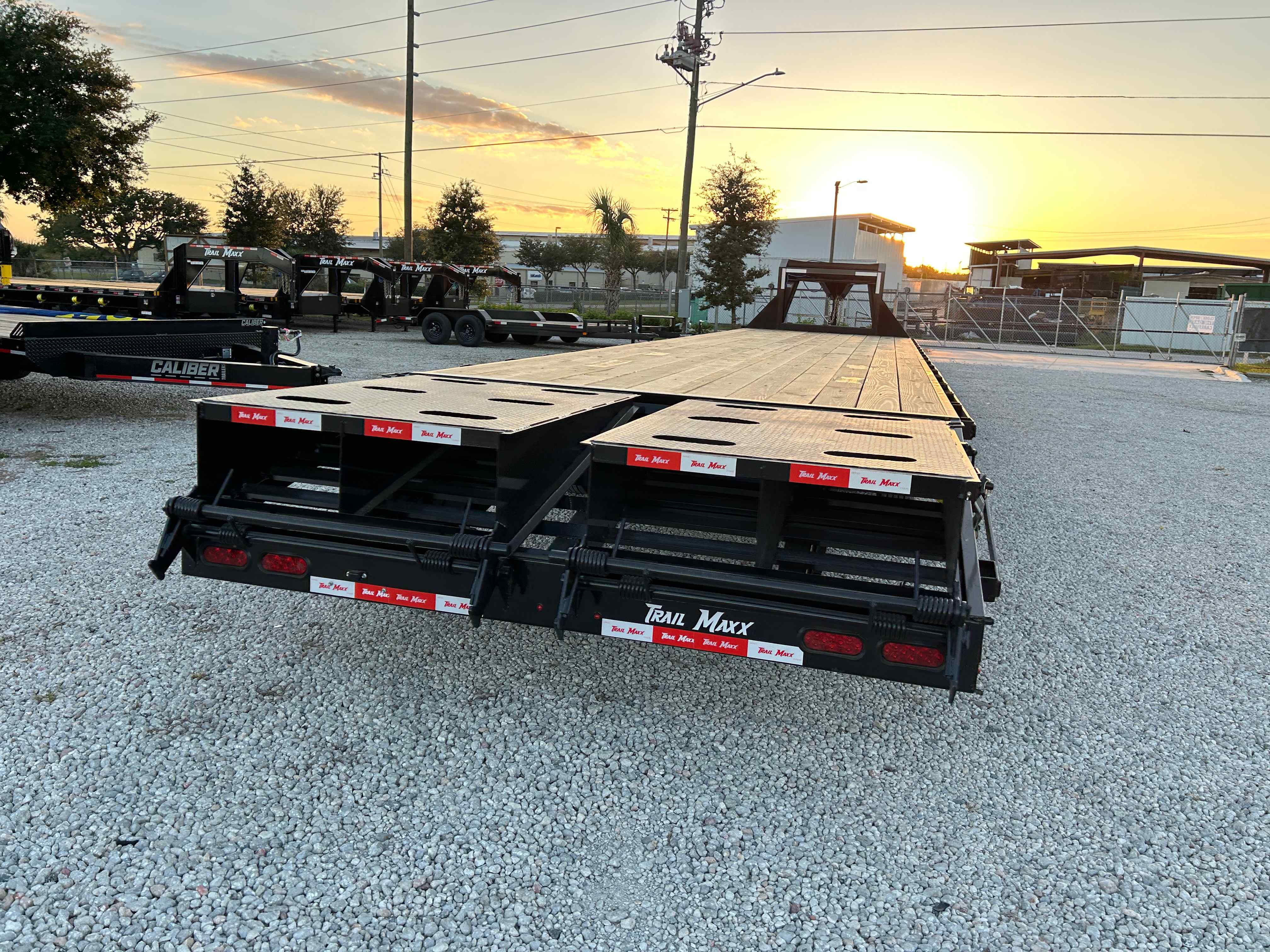 New 8.5×40 TRAILMAXX Flatbed Trailer