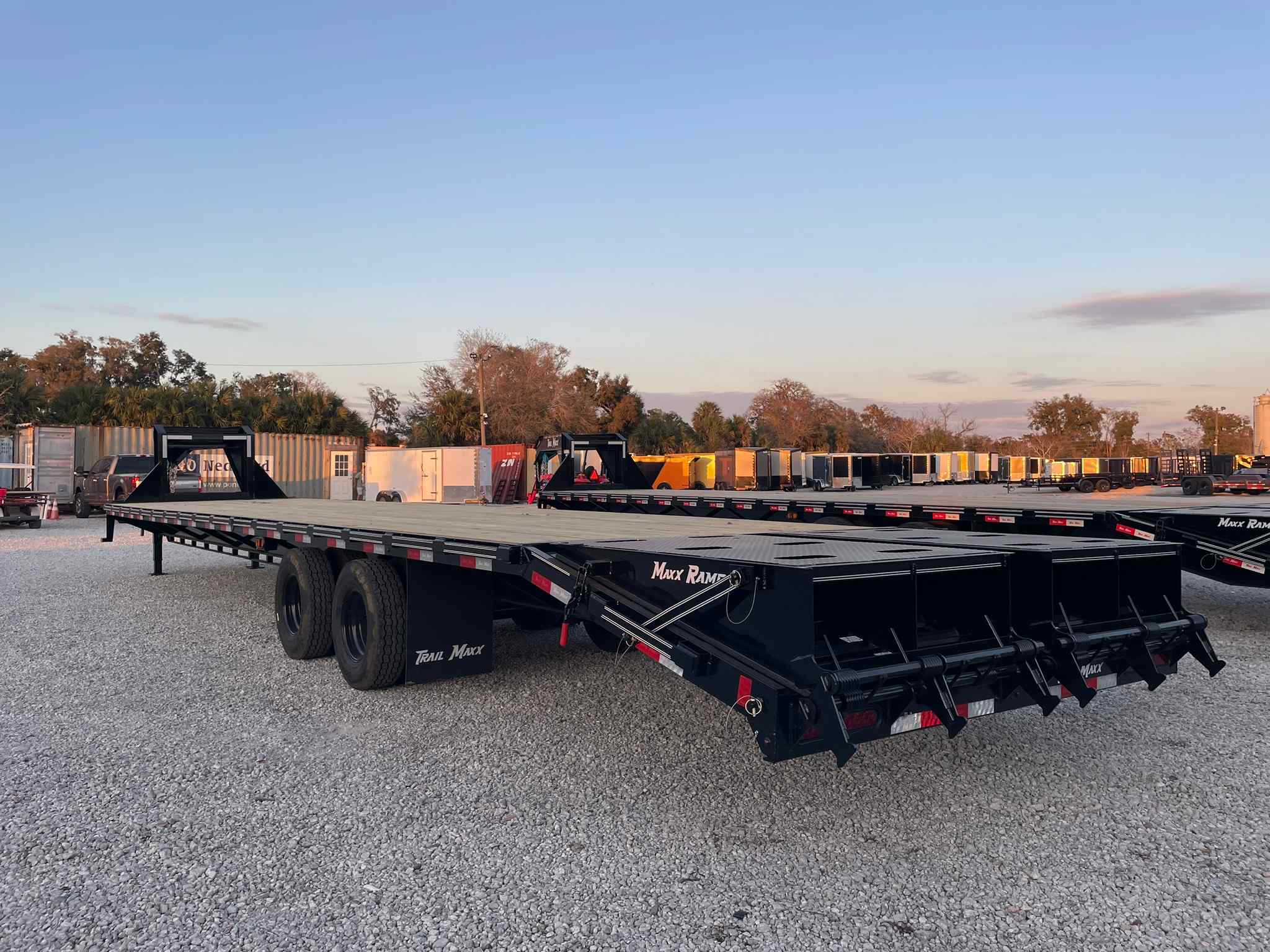 New 8.5×40 TRAILMAXX Flatbed Trailer