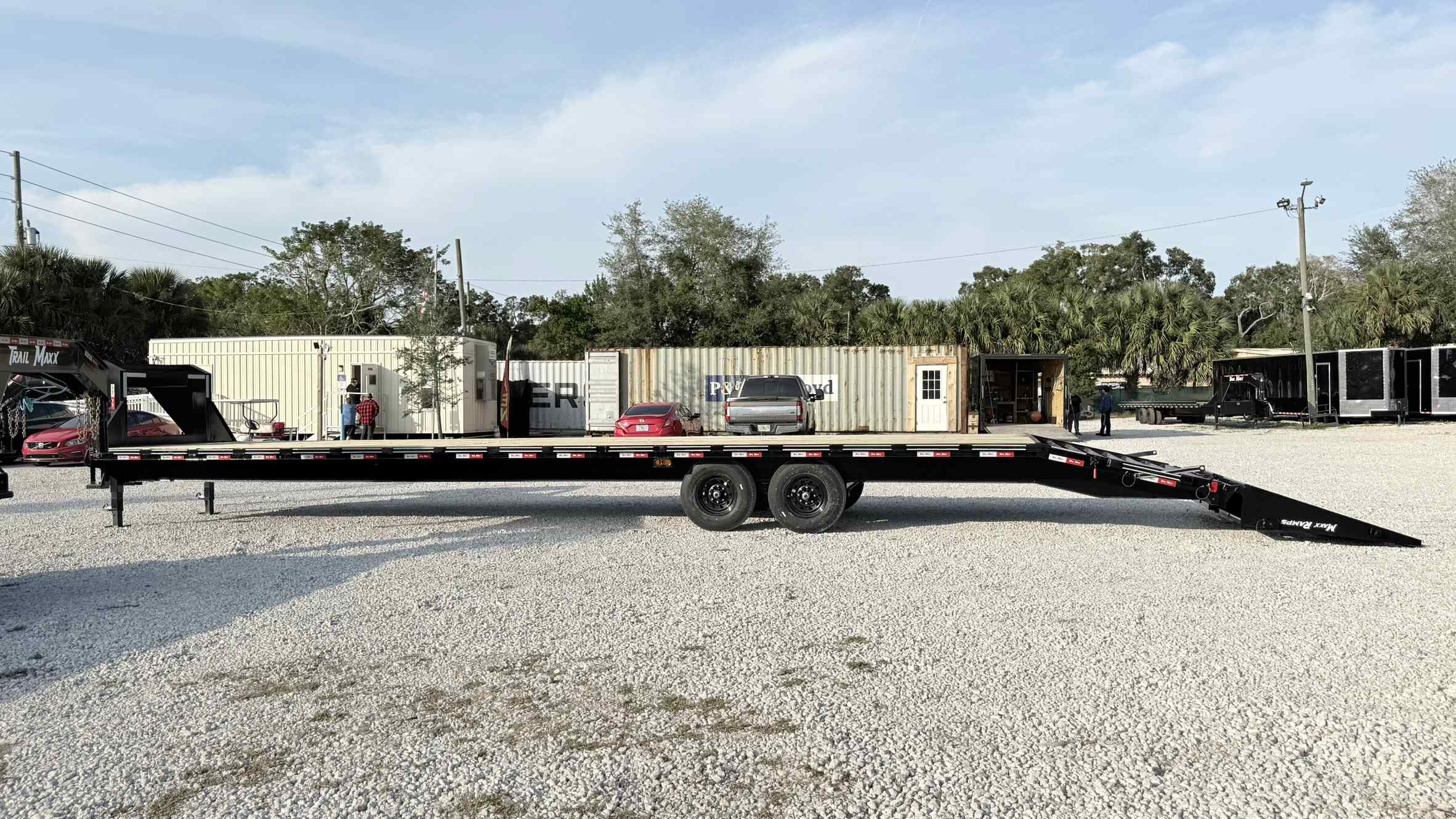New 8.5×40 TRAILMAXX Flatbed Trailer