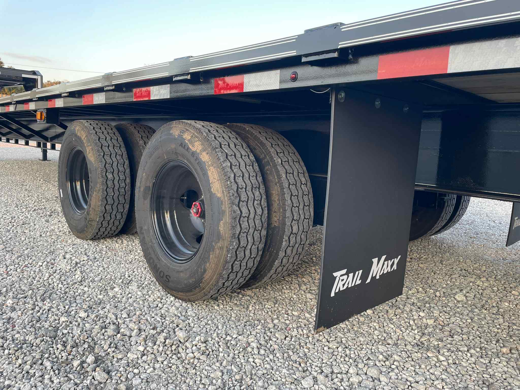 New 8.5×40 TRAILMAXX Flatbed Trailer