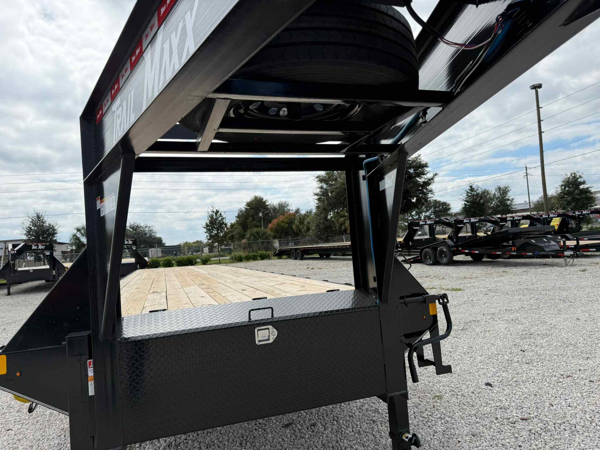 New 8.5×40 TRAILMAXX Flatbed Trailer