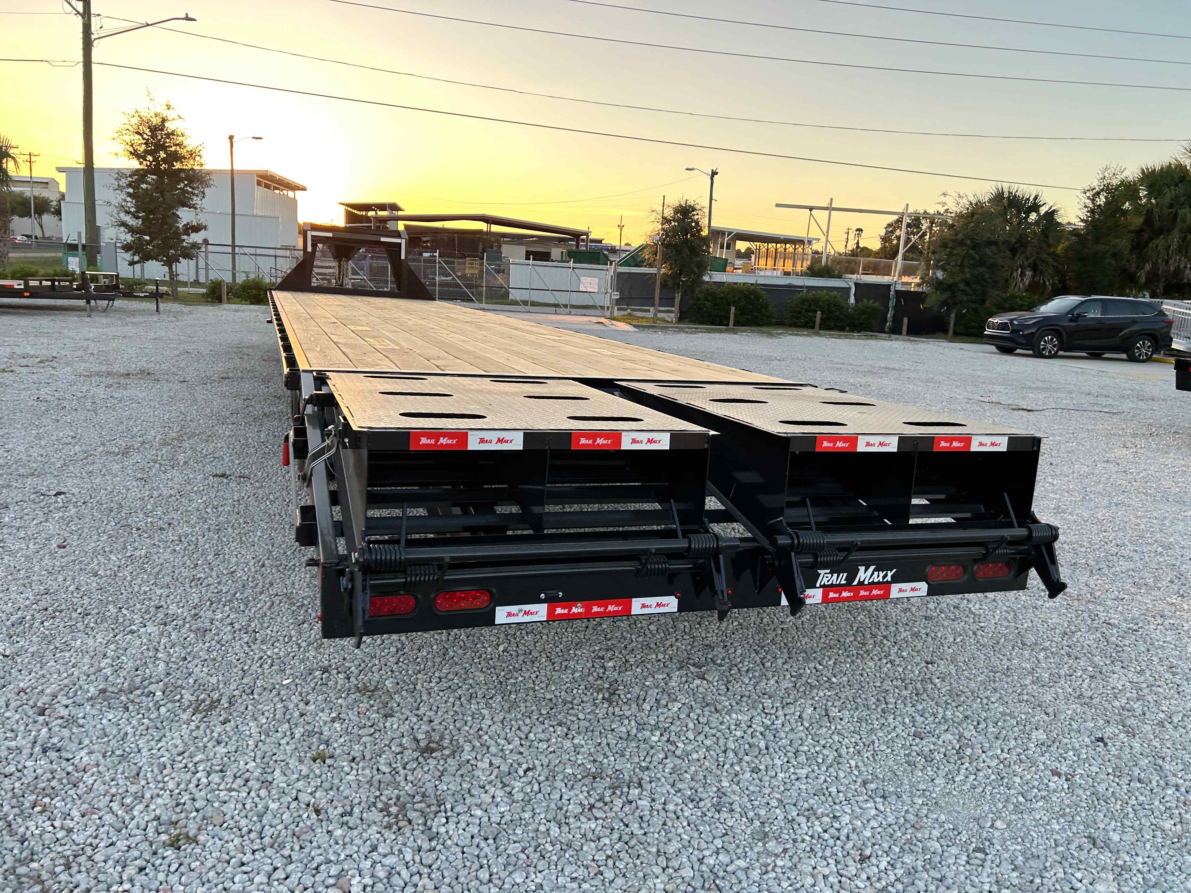 New 8.5×40 TRAILMAXX Flatbed Trailer