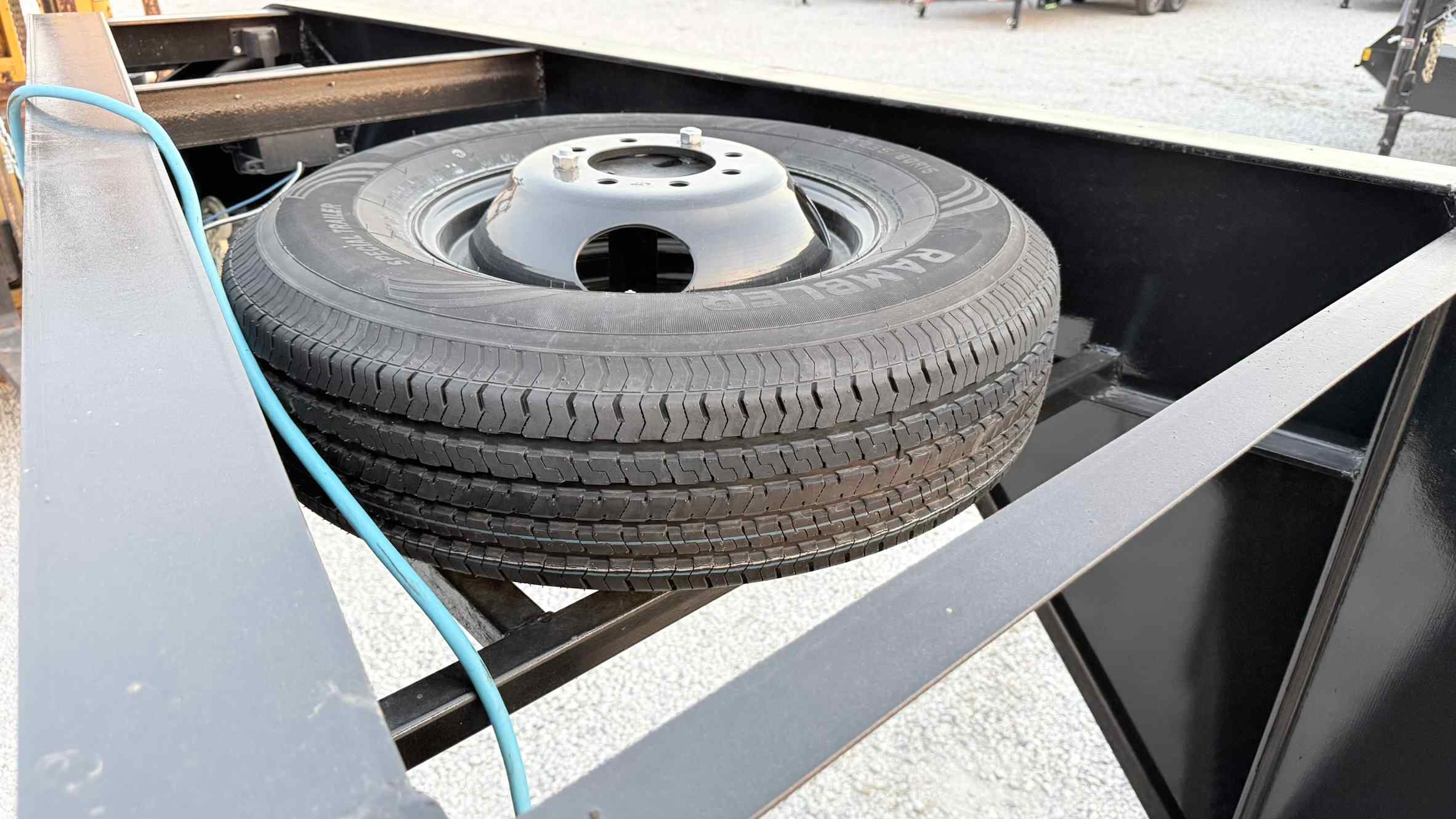 New 8.5X40 TRAILMAXX Tilt Trailer