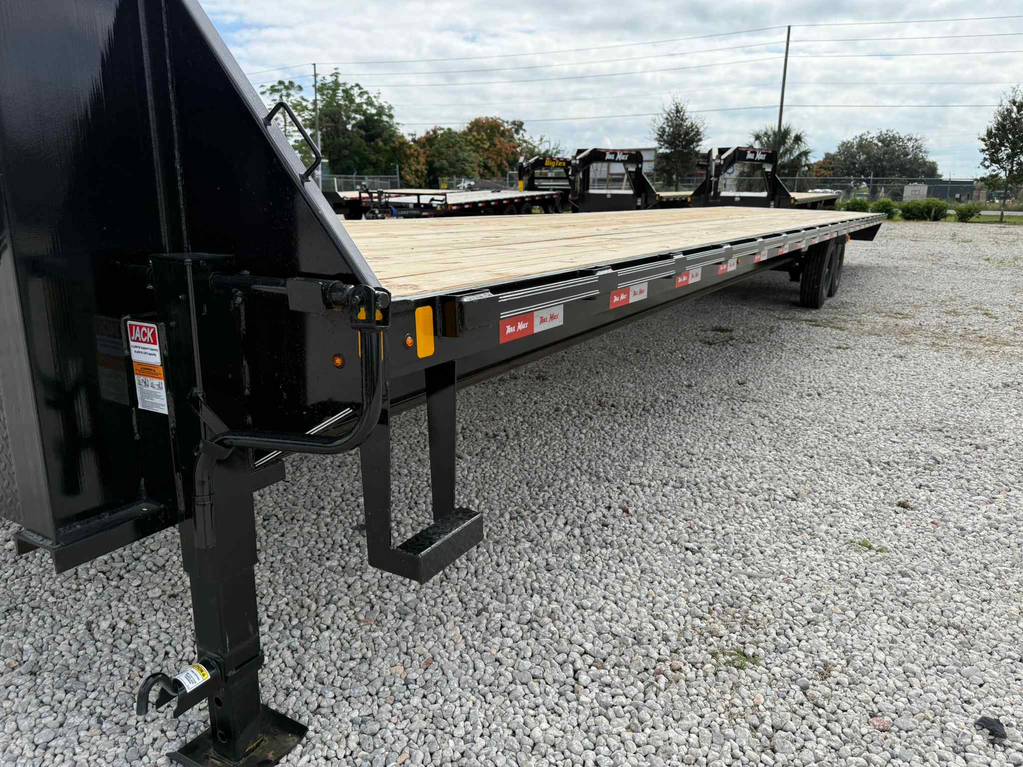 New 8.5×40 TRAILMAXX Flatbed Trailer