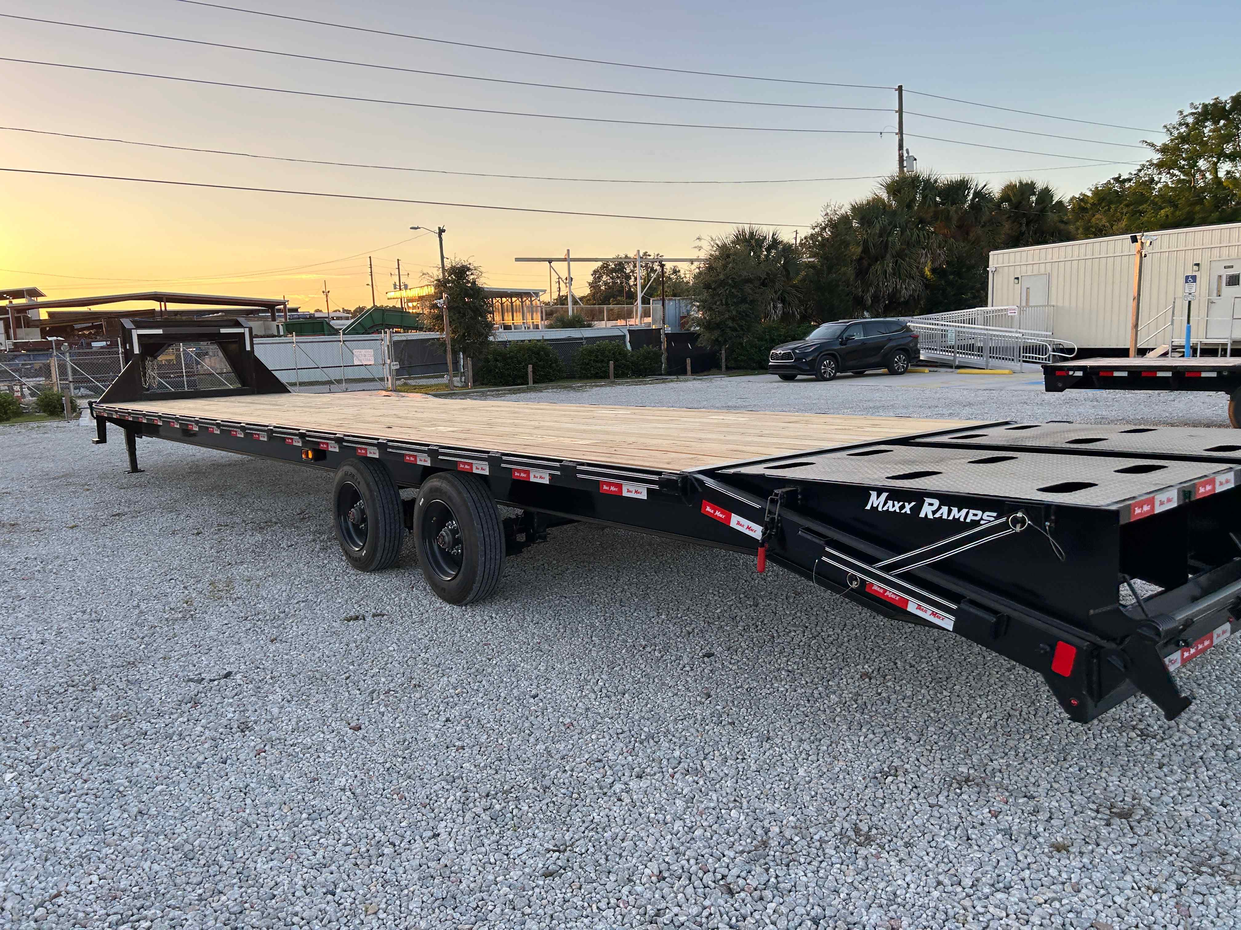 New 8.5×40 TRAILMAXX Flatbed Trailer