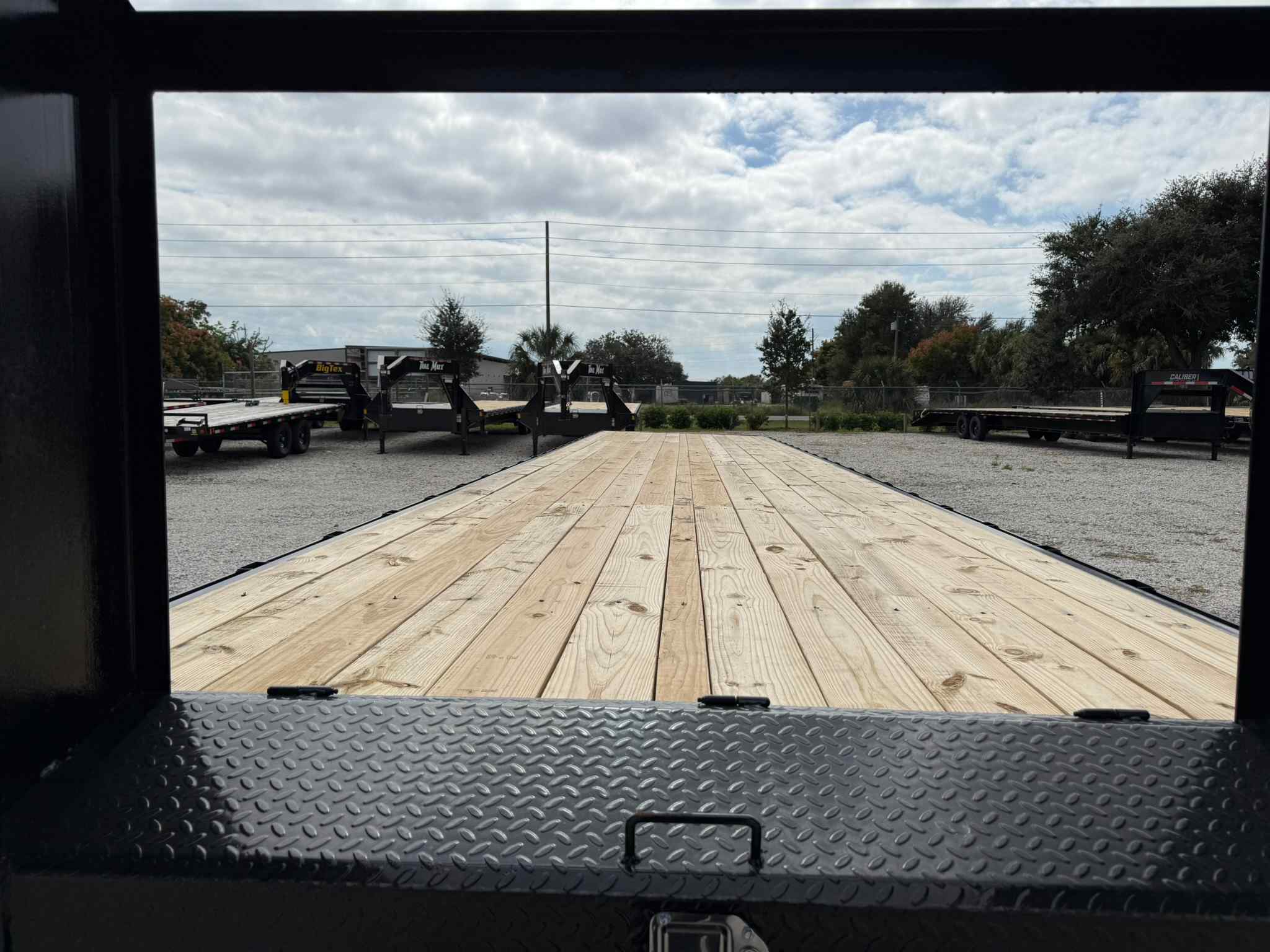 New 8.5×40 TRAILMAXX Flatbed Trailer