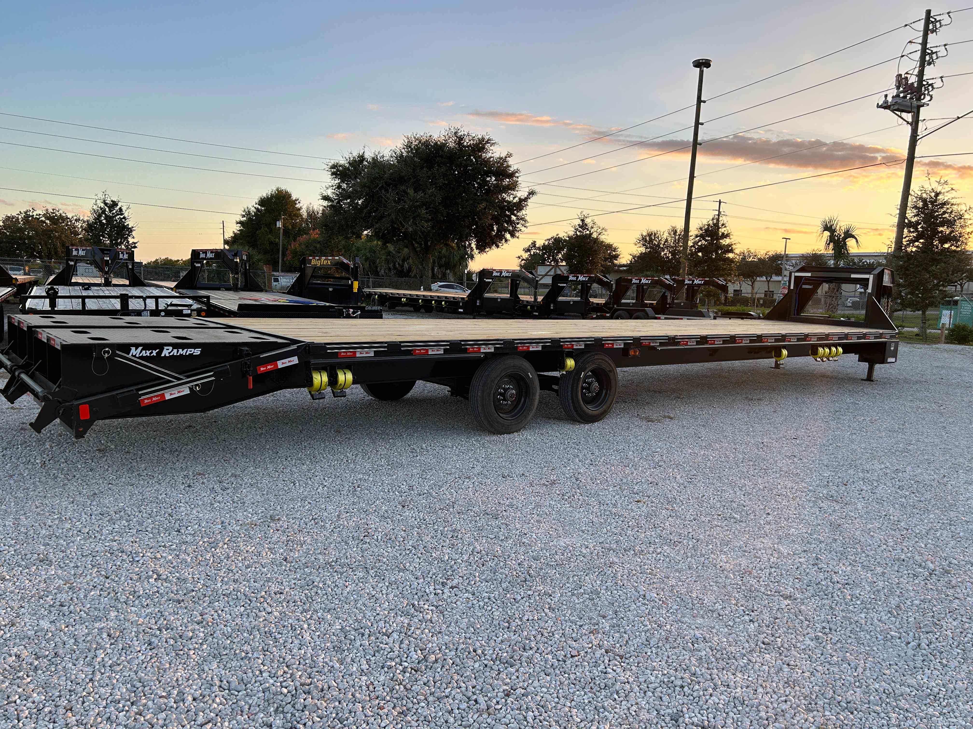 New 8.5×40 TRAILMAXX Flatbed Trailer